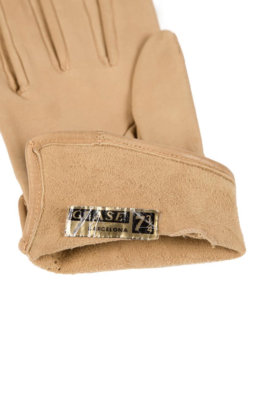 Women's Sand Beige Smooth Kid Leather Gloves with Perforation Detailing, 1960s For Sale
