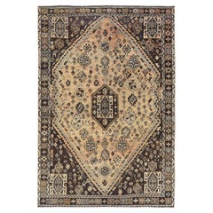 Sandfarbener, handgeknüpfter persischer Shiraz-Teppich aus Wolle im Used-Look