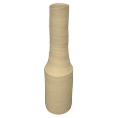 Sand Color Smooth Funnel Top Stoneware Vase, allemand, Contemporary