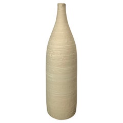 Vase à lèvre en grès texturé couleur sable, Allemagne, contemporain