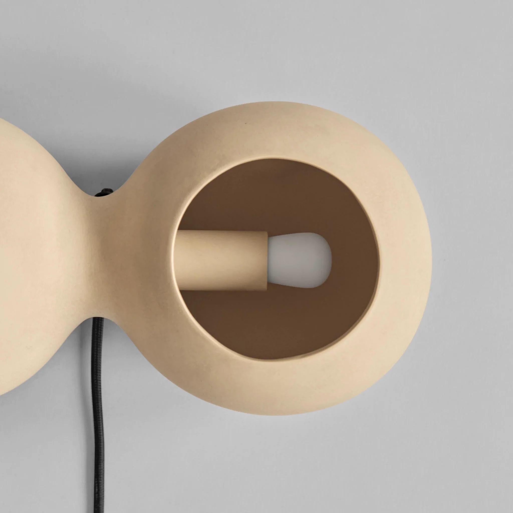 Sand-Coloured Ceramic Wall Lamp, Contemporary work. In New Condition For Sale In Saint-Ouen, FR