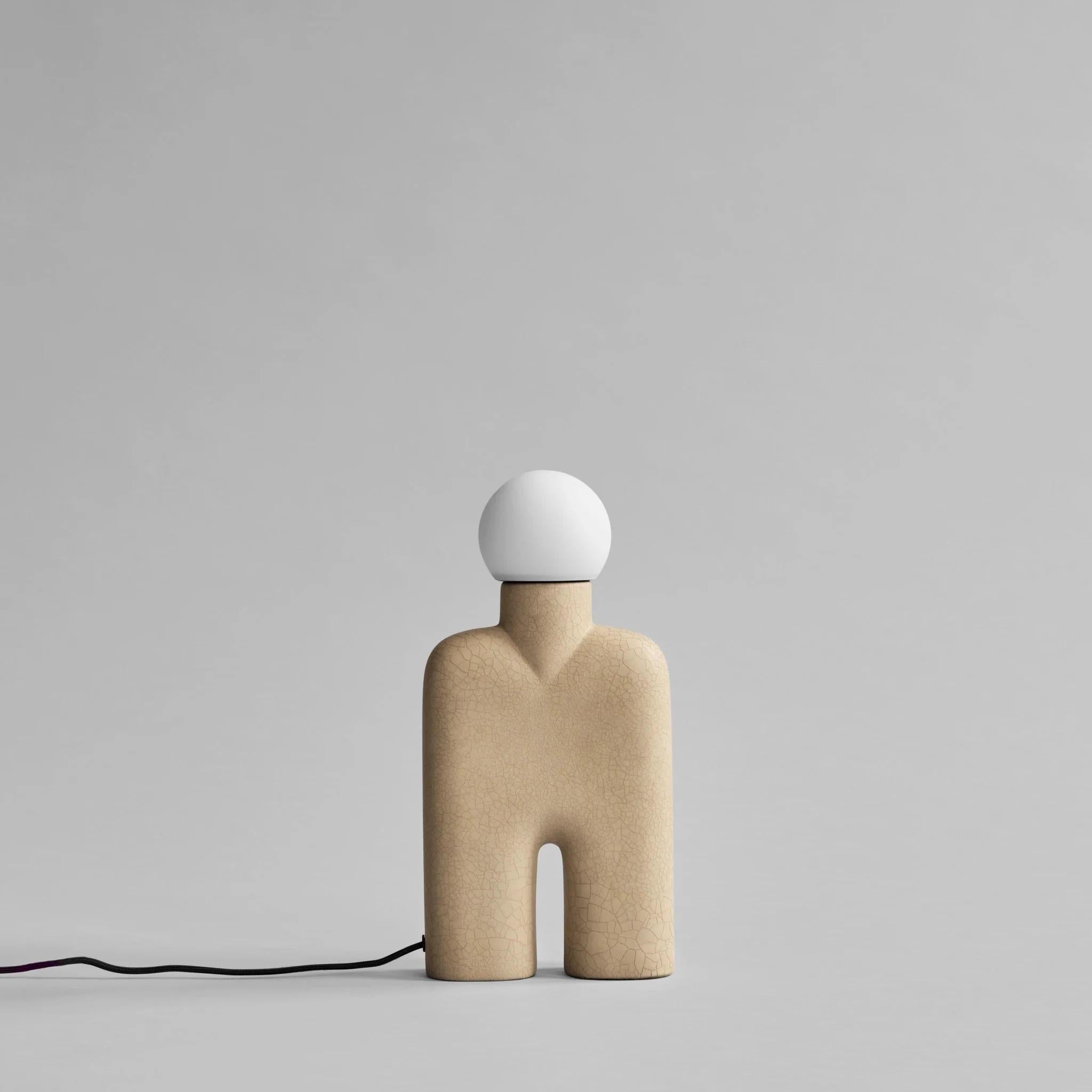 Sand coloured table lamp, ceramic, contemporary work.

Sand-coloured ceramic table lamp.
As the base of the ceramic lamp is a hand-glazed natural product, colours may vary slightly. slightly.

Colour: sand
Material: Ceramic
Cable: Cable-covered