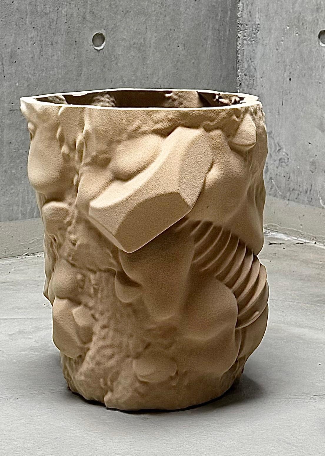 Sand Container Medium Sculptural Planter in Quartz Sand by Jacob Egeberg In New Condition For Sale In Geneve, CH