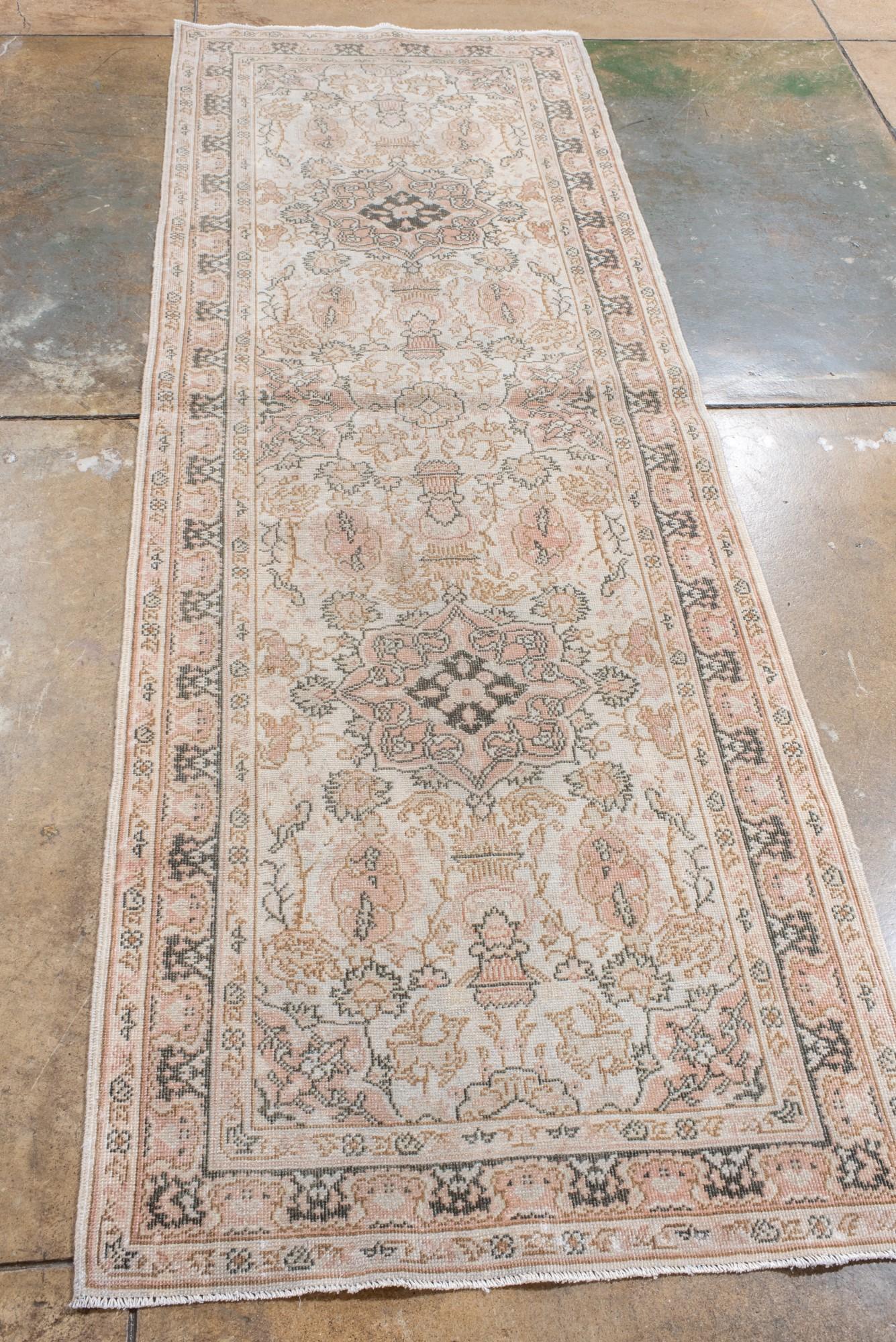 Perse Field antique de Tabriz avec motif de palmettes en vente