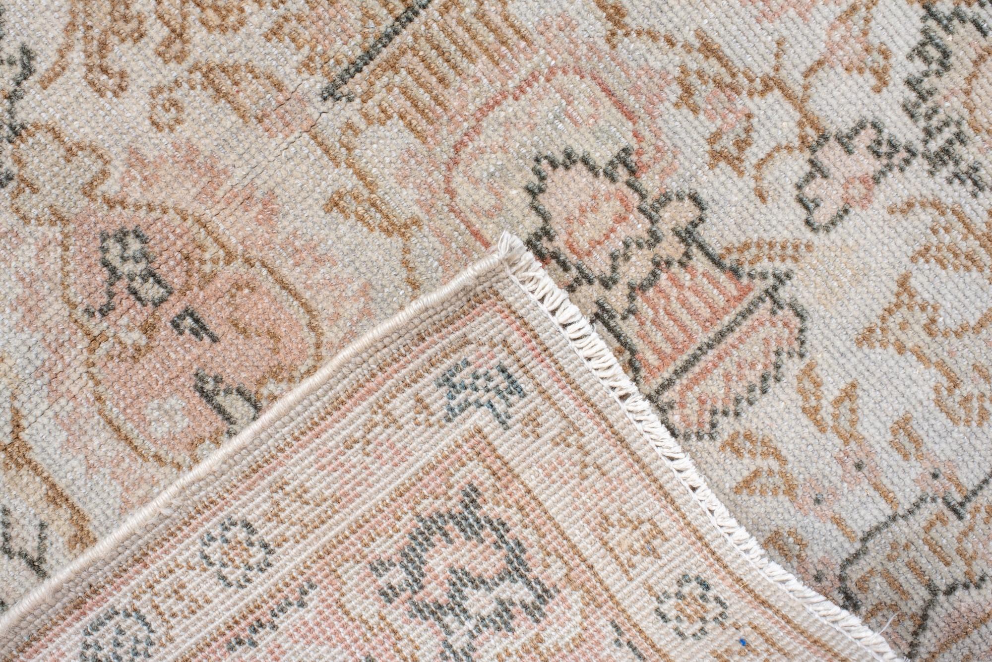 20ième siècle Field antique de Tabriz avec motif de palmettes en vente
