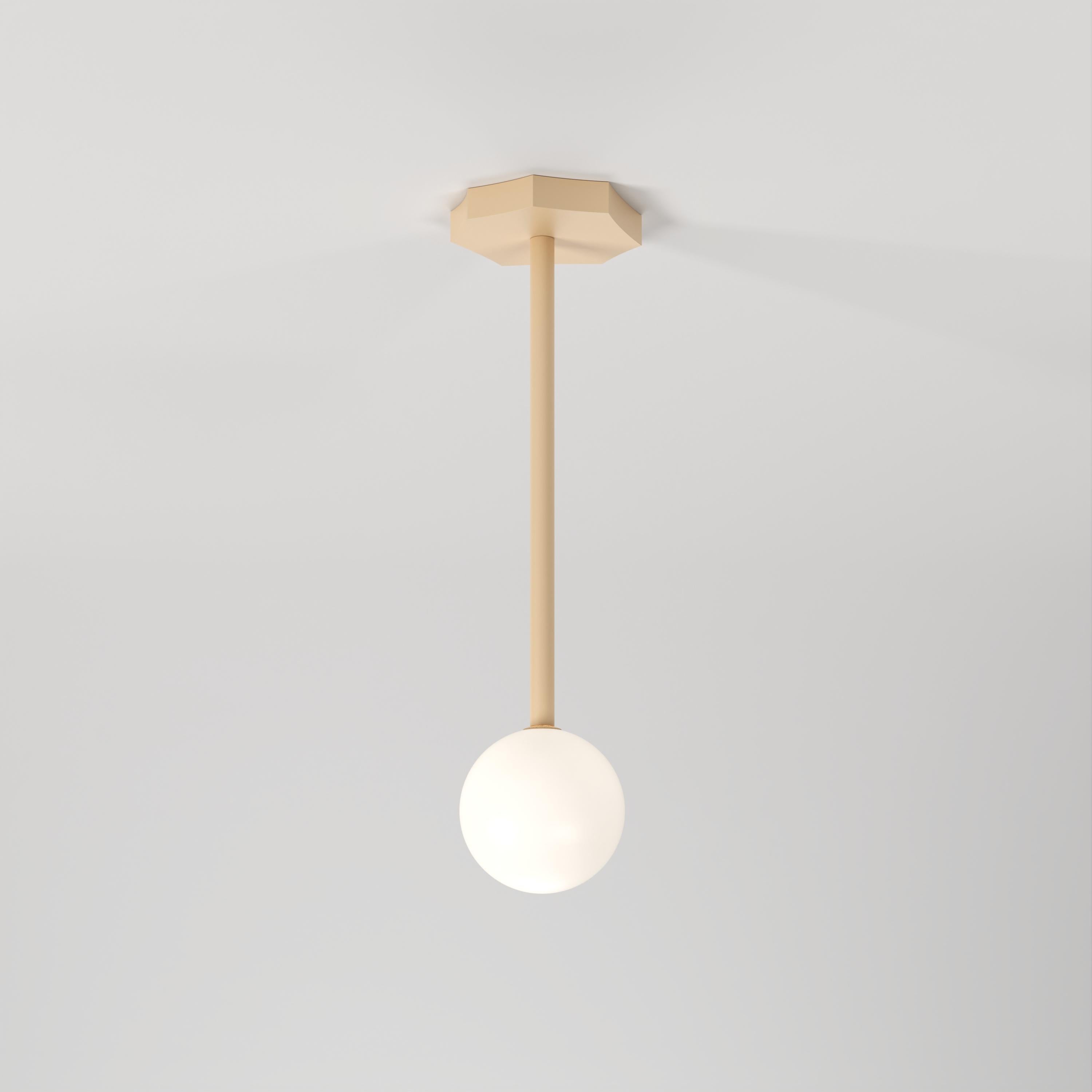 Sand Outlines Cut Shape Suspension Light, Globe, par Atelier Areti
Dimensions : D 15,6 x H 65,5 cm.
Matériaux : Métal peint par poudrage.

Disponible en base cylindrique coupée, en forme libre ou en forme d'œuf.
Disponible avec un abat-jour en forme