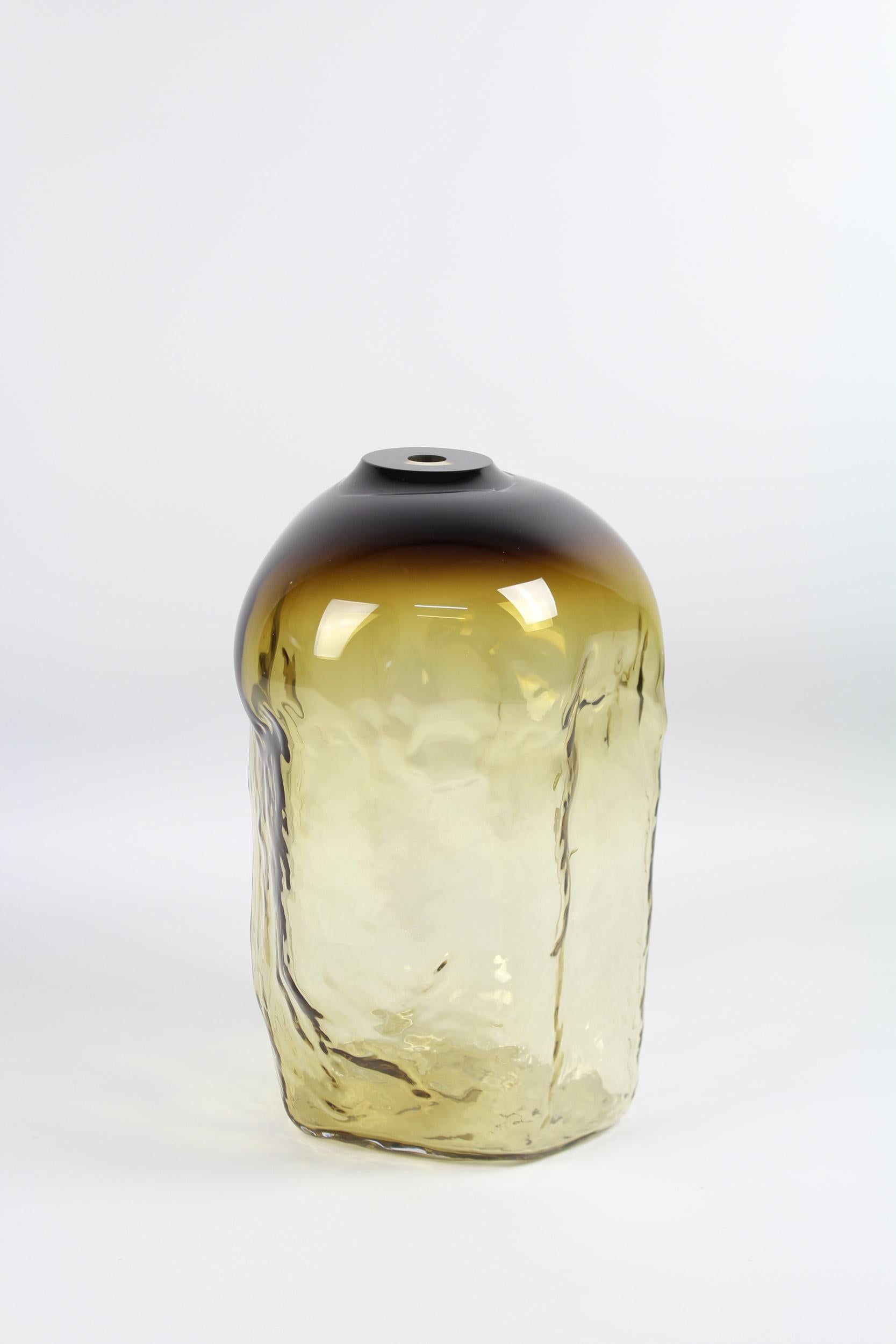 Handgefertigtes Glasobjekt aus der Sandserie, Olivgrün, Vogel Studio im Zustand „Neu“ in Sarstedt, NI