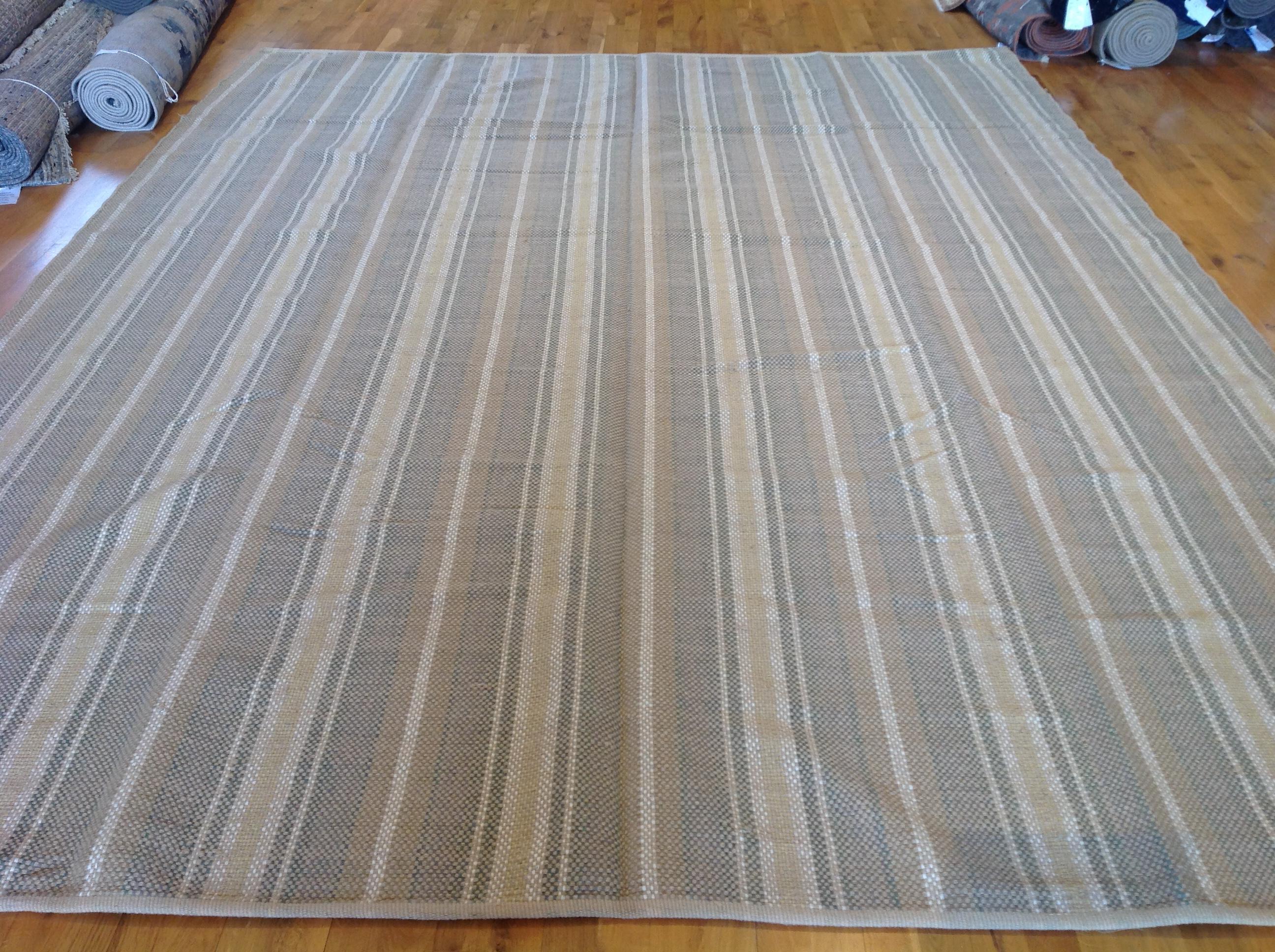 A thick, handwoven flat-weave for a classic yet relaxed look. Flat-weave rugs are amazingly versatile -- they're light weight so easy to move, reversible and work on their own or layered with other rugs. And as a final plus, they're durable but also