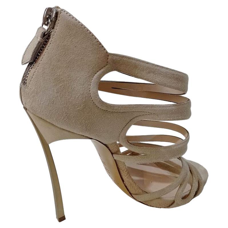 Suede Beige color Back zip closure Heel high cm 125 (492 inches) Plateau high cm 1 (039 inches)
