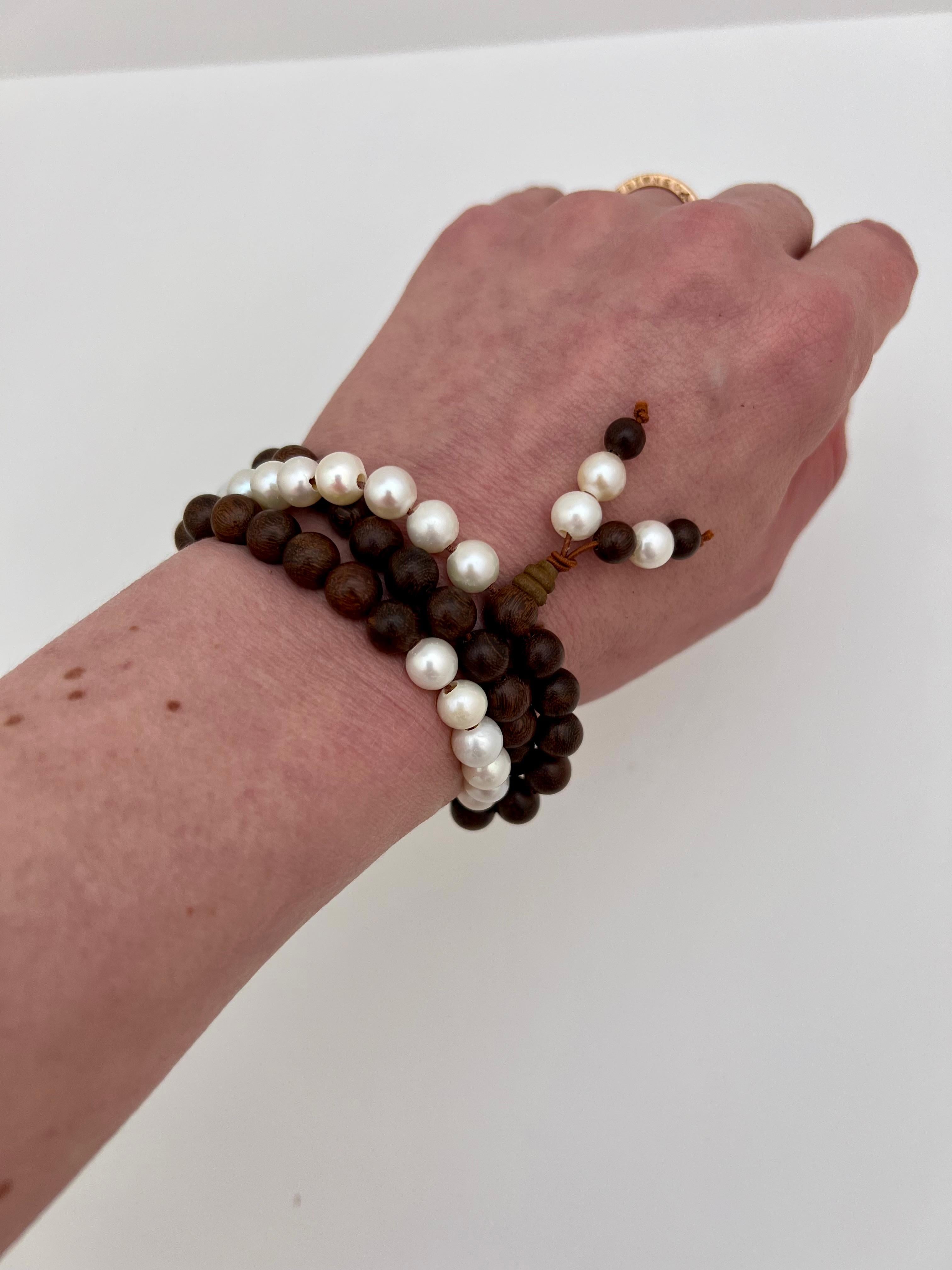 Sandalwood & Freshwater Pearl Buddhist-Inspired Necklace/Bracelet In New Condition For Sale In Boostedt, SH