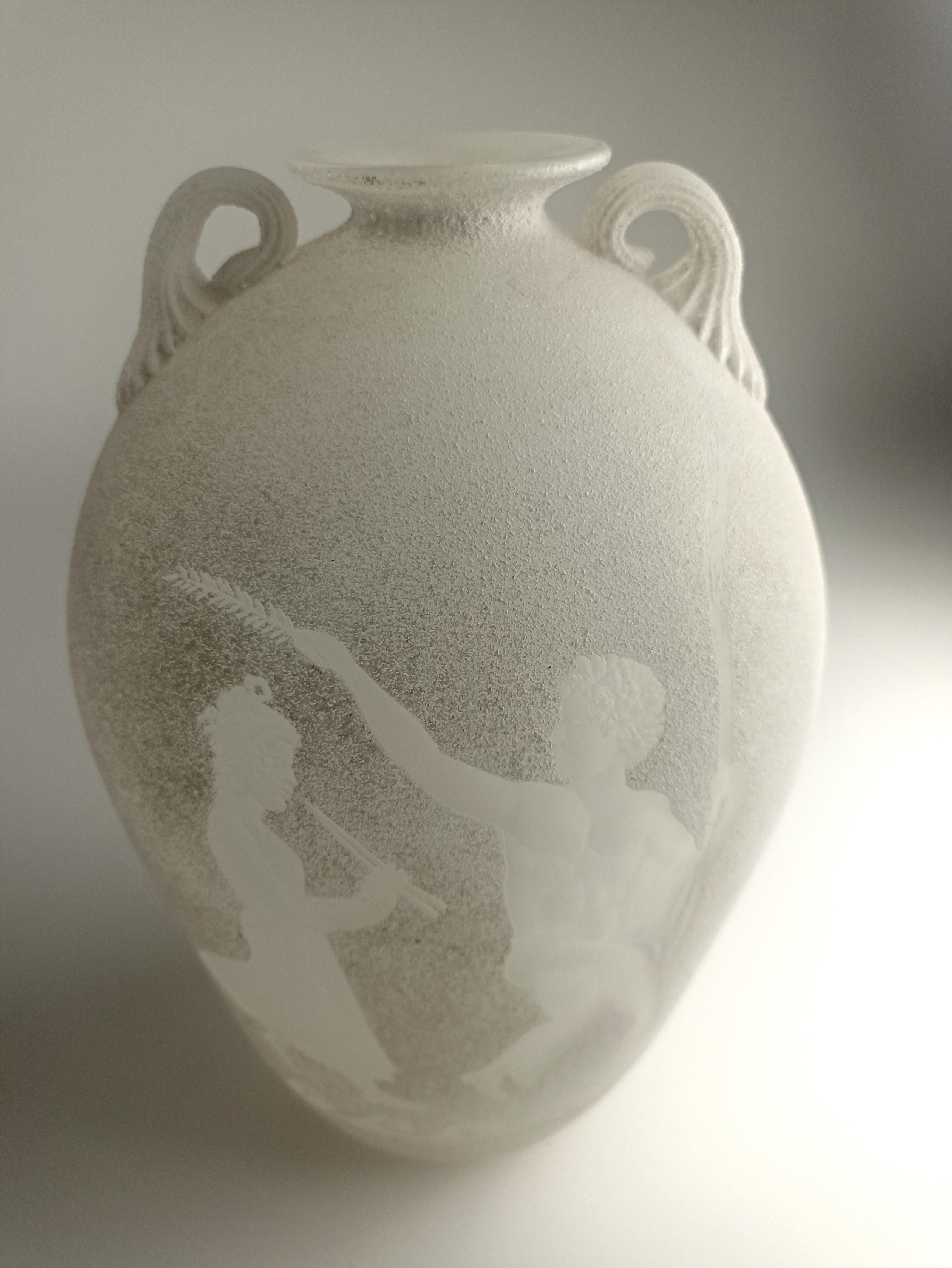 Sandgestrahlte und gravierte Vase, Fratelli Toso Murano - klassisches Thema - 1970 im Zustand „Gut“ im Angebot in Venezia, IT