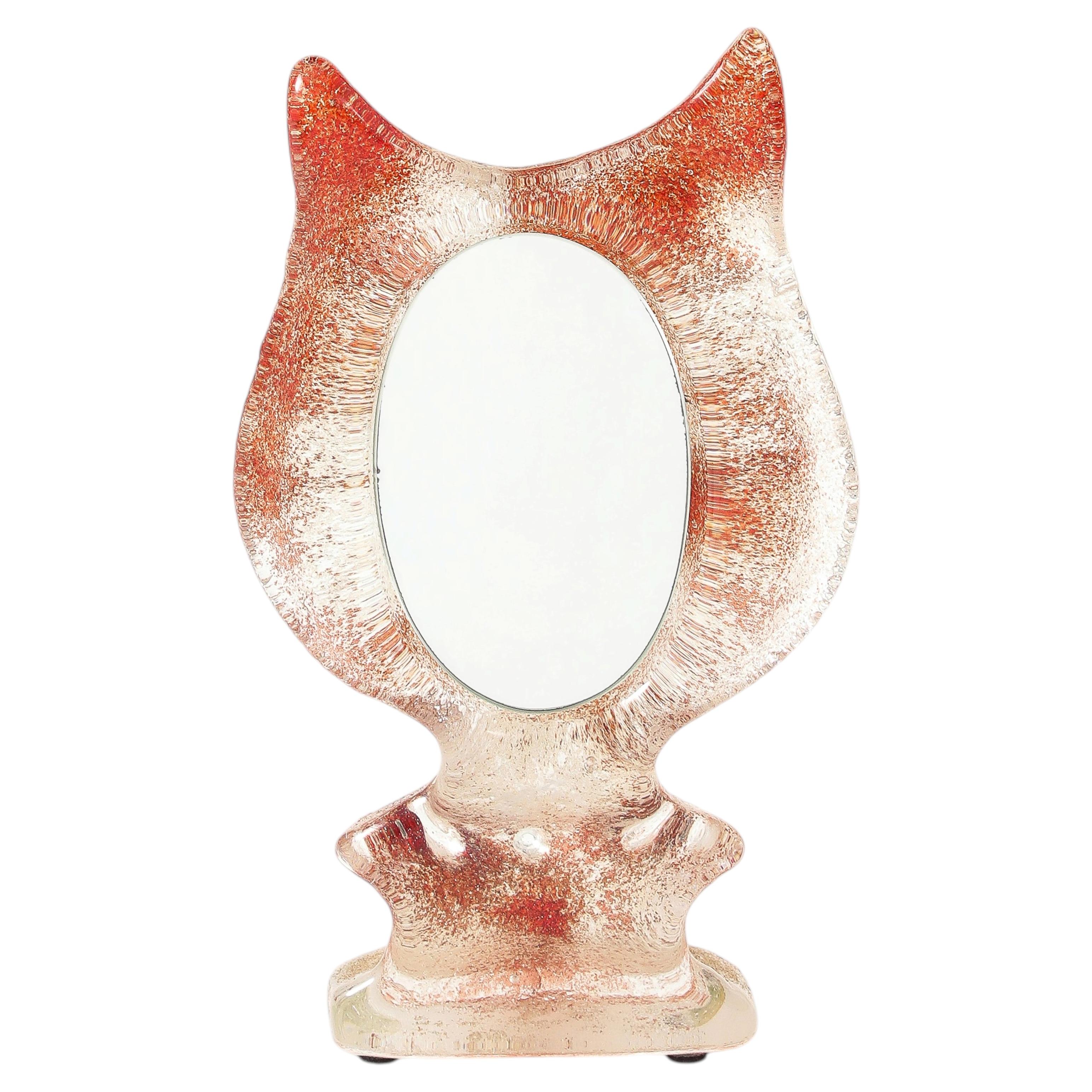 Katzenohr-Tischspiegel aus sandgestrahltem, farbigem Glas von Kosta Boda, Schweden, um 1970 im Angebot