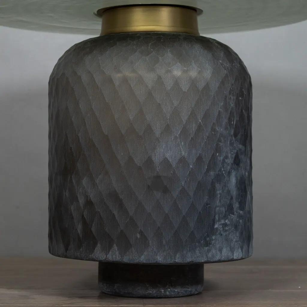 Moderne Table en verre sablé, couleurs subtiles et élégantes en vente