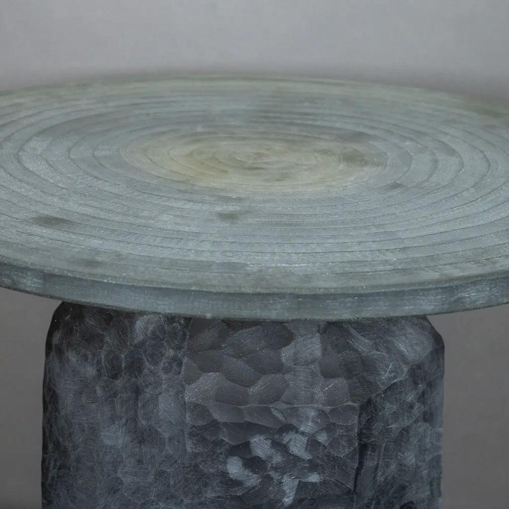 Moderne Table en verre sablé, couleurs subtiles et élégantes en vente