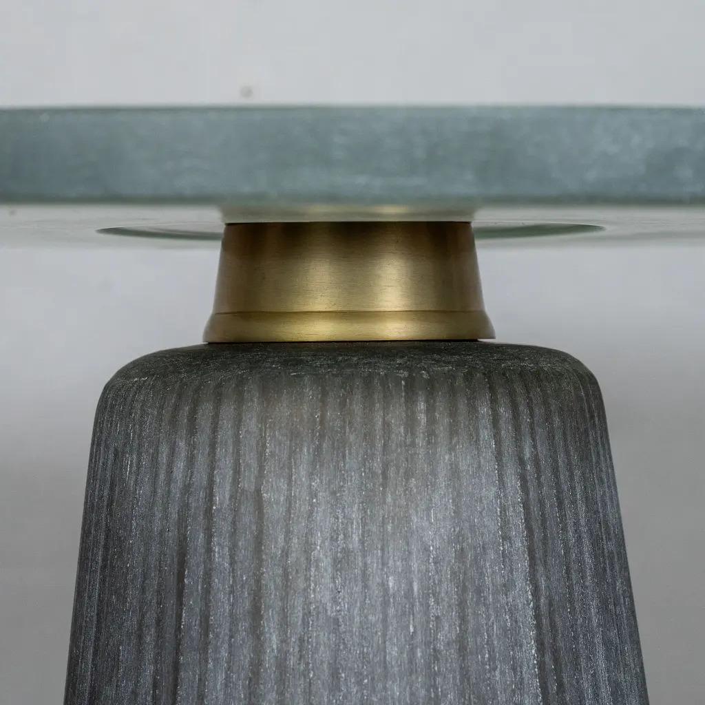 Moderne Table en verre sablé, couleurs subtiles et élégantes en vente