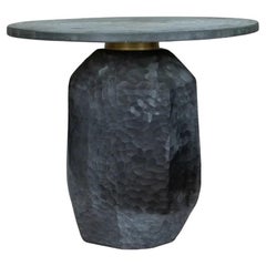 Table en verre sablé, couleurs subtiles et élégantes