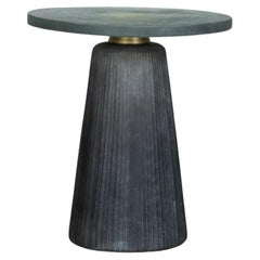 Table en verre sablé, couleurs subtiles et élégantes