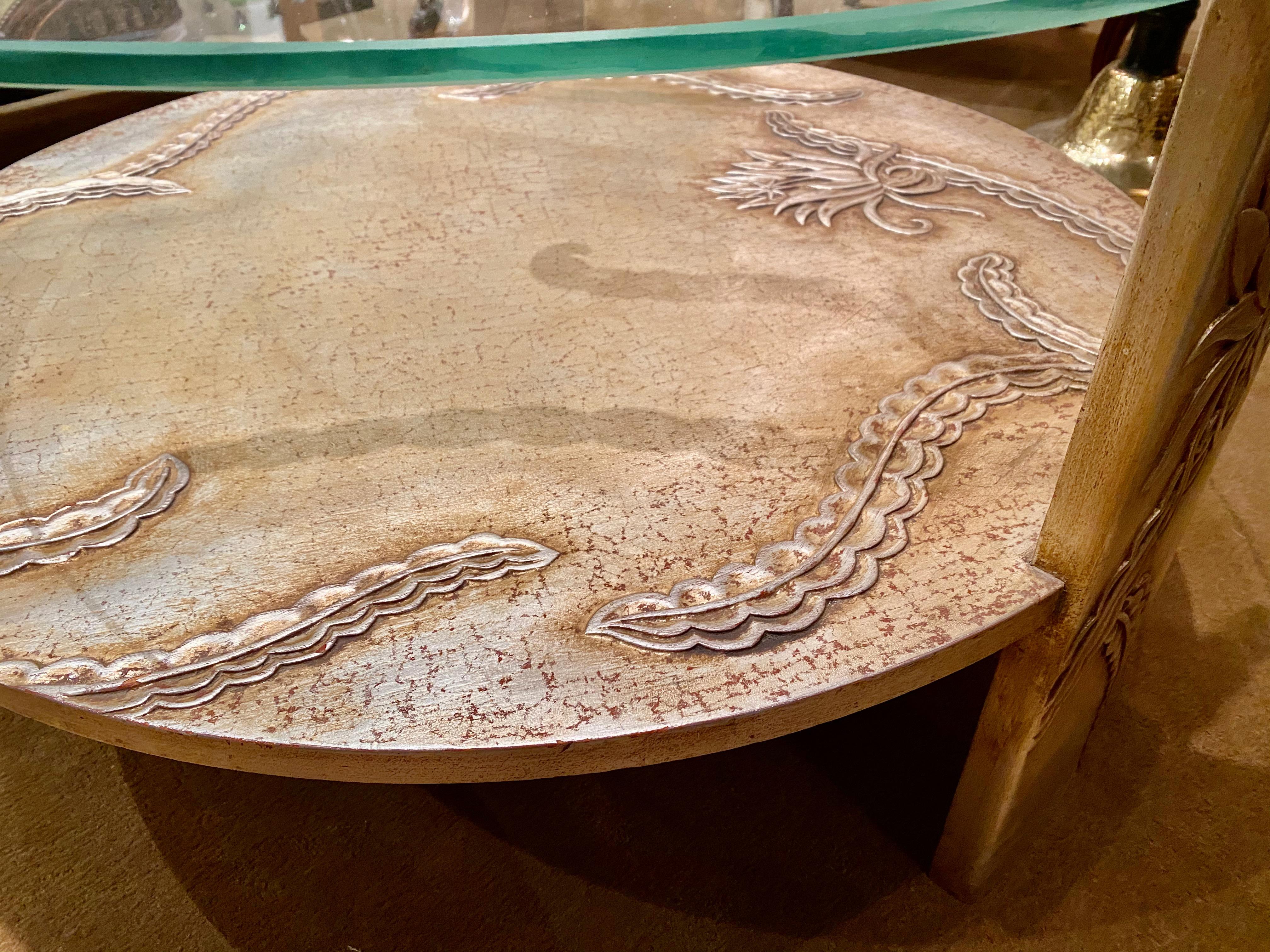 Table basse Art Déco à plateau en verre sablé Base en bois argenté Bon état - En vente à Oakland, CA