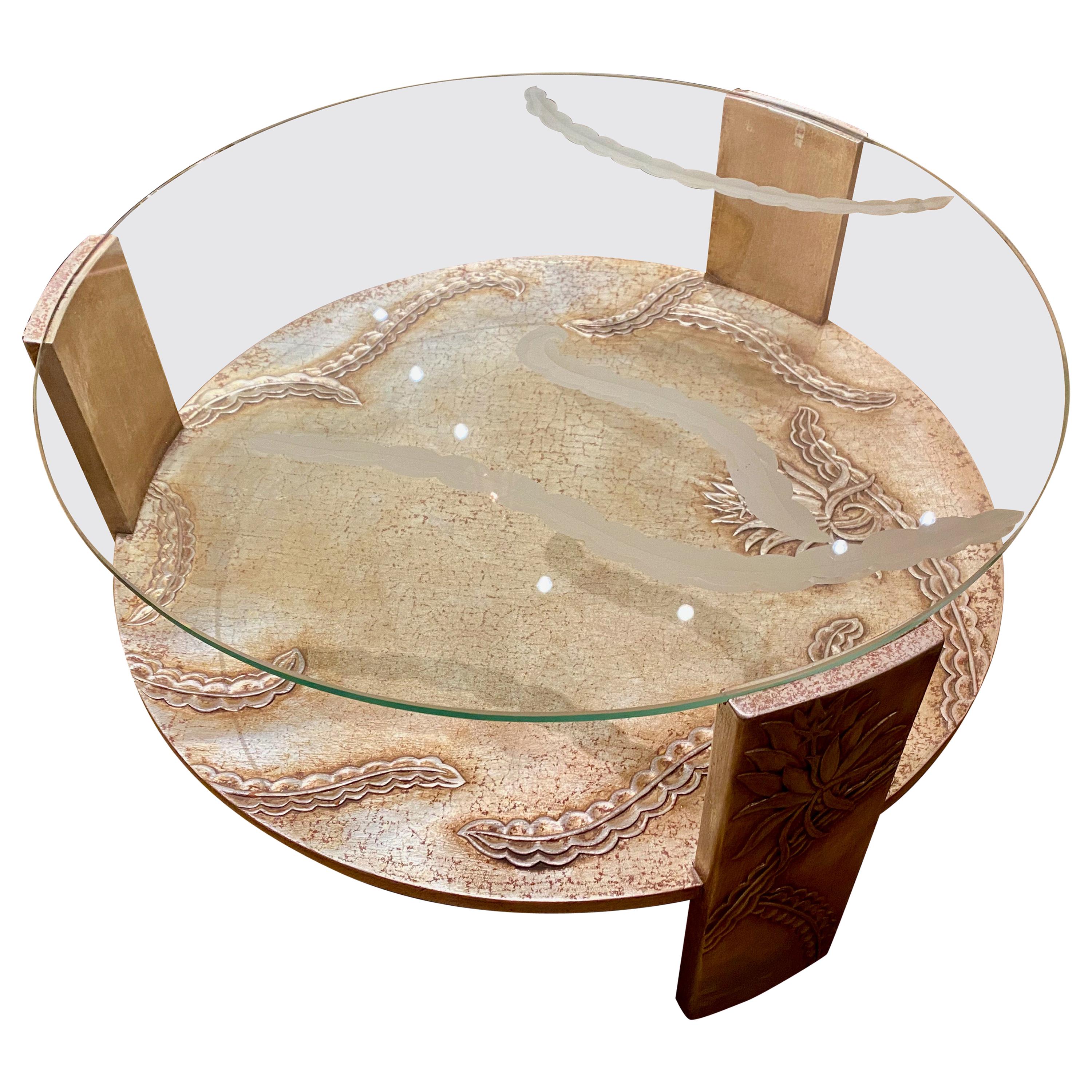 Table basse Art Déco à plateau en verre sablé Base en bois argenté en vente