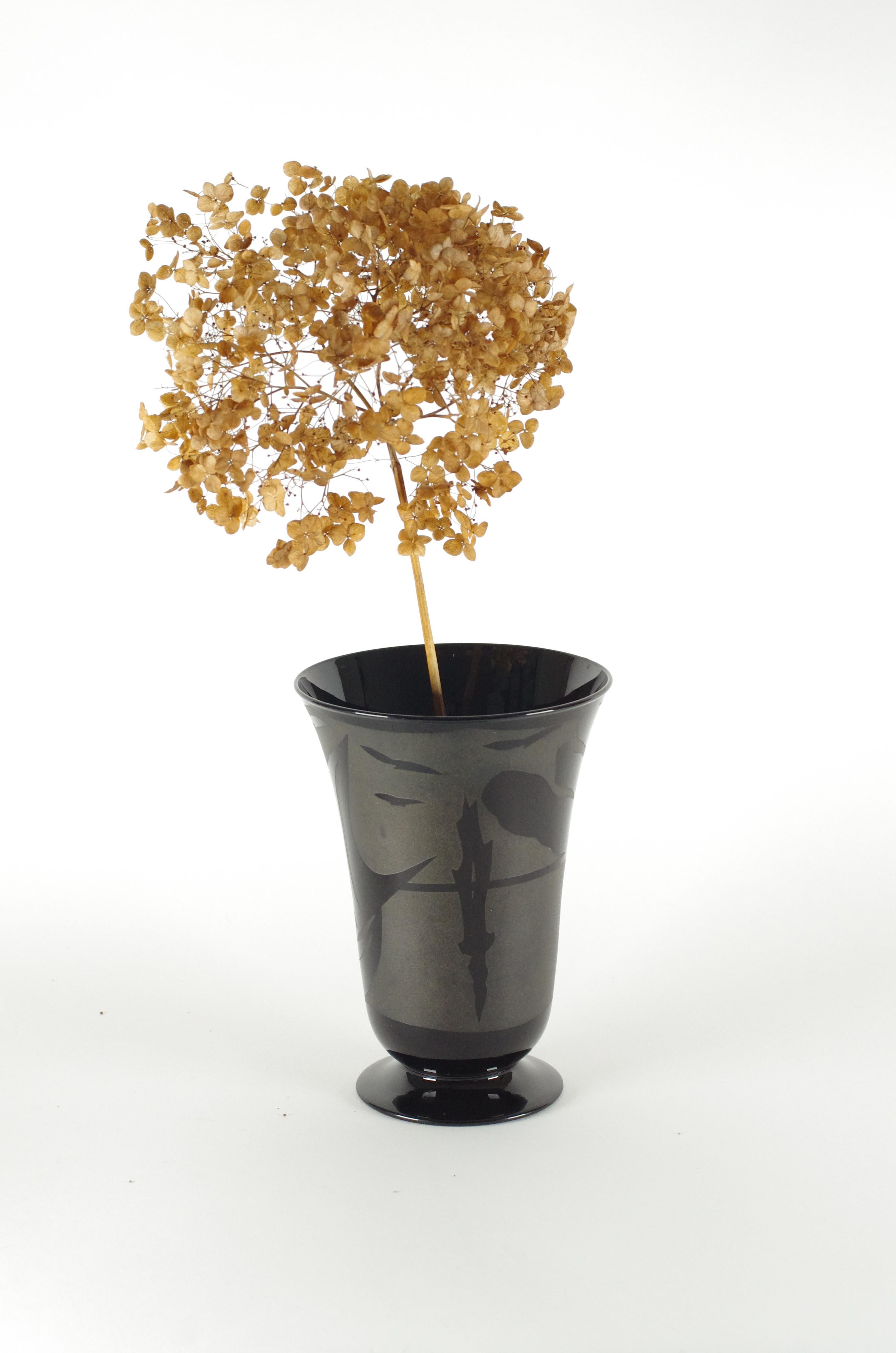 Bohème Vase en verre noir sablé - style bohème en vente