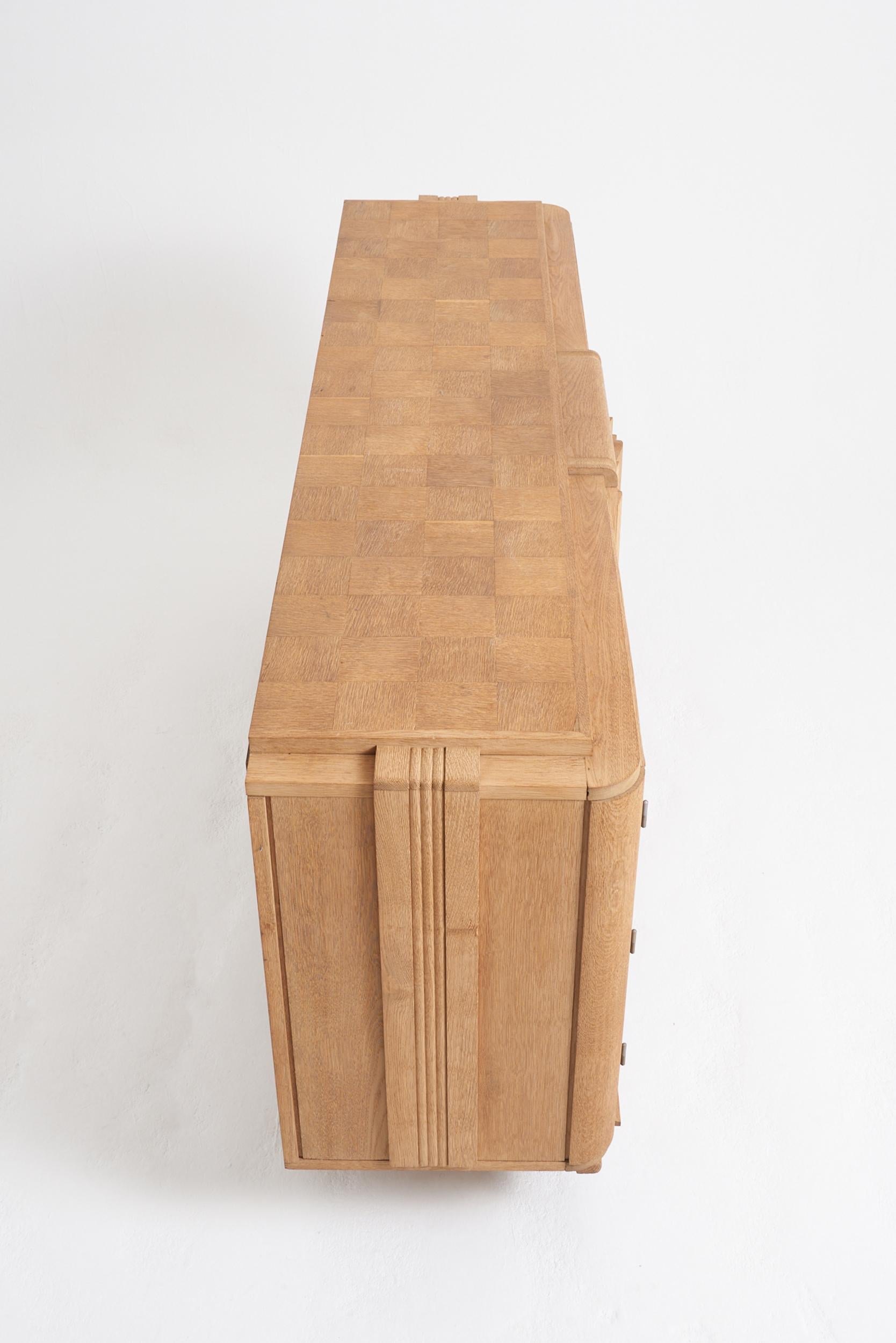 Buffet en Oak Oak poncé des années 1940 6