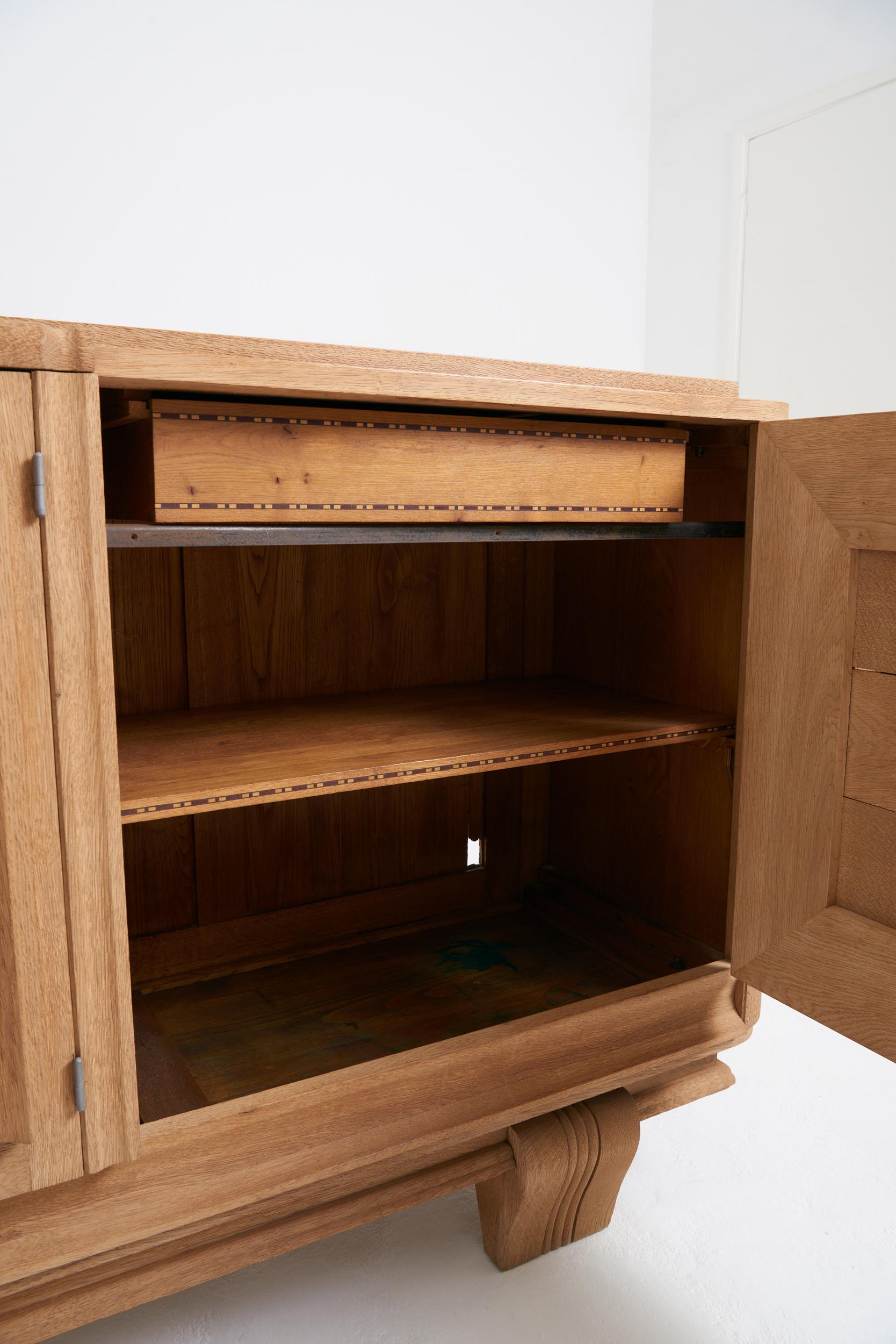 Buffet en Oak Oak poncé des années 1940 7