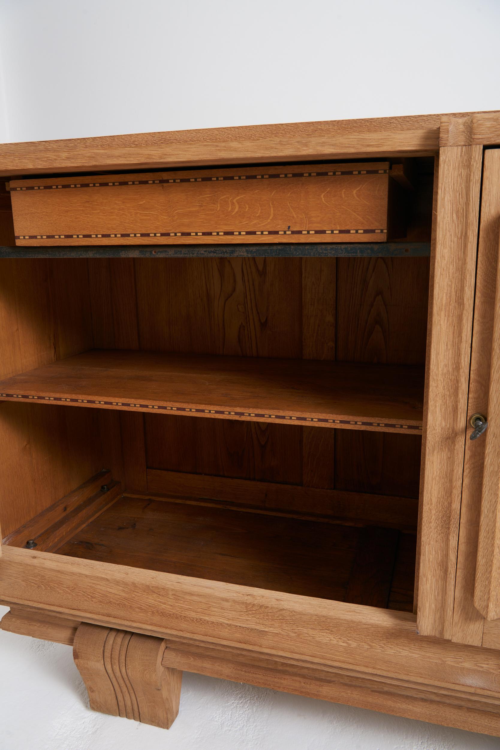 Buffet en Oak Oak poncé des années 1940 8