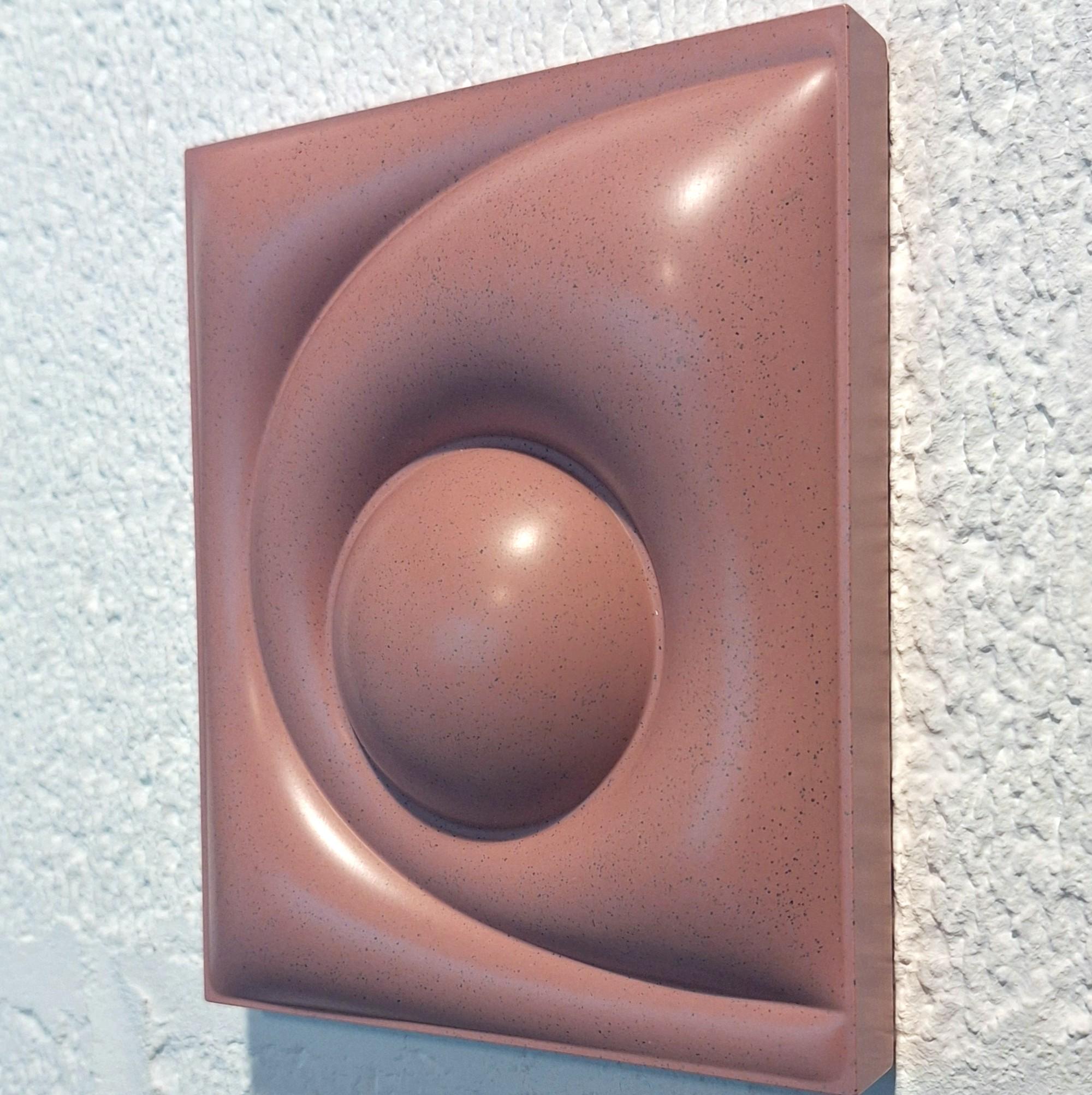 Carte postale 2444 - petite peinture abstraite contemporaine rosée en relief The Moderns - Marron Abstract Sculpture par Sander Martijn Jonker
