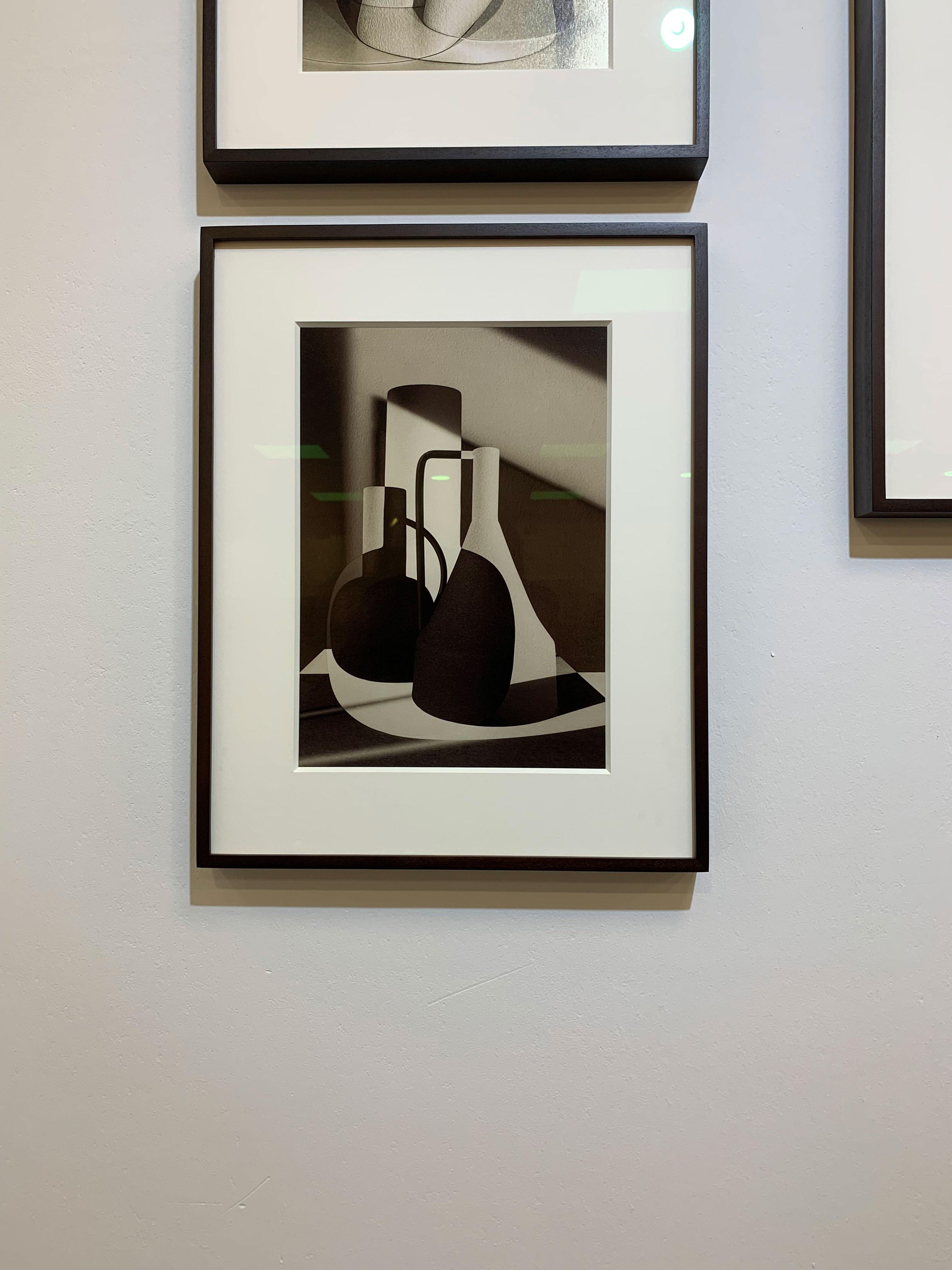 Entre les ombres - Noir Abstract Print par Sander Vos