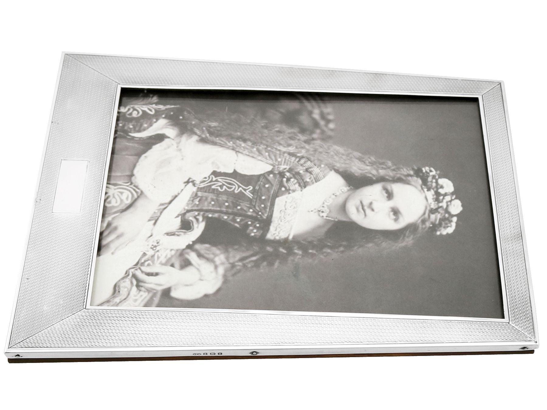 Sanders & Mackenzie 1924 Art Deco Antique Sterling Silver Photograph Frame In Excellent Condition For Sale In Jesmond, Newcastle Upon Tyne