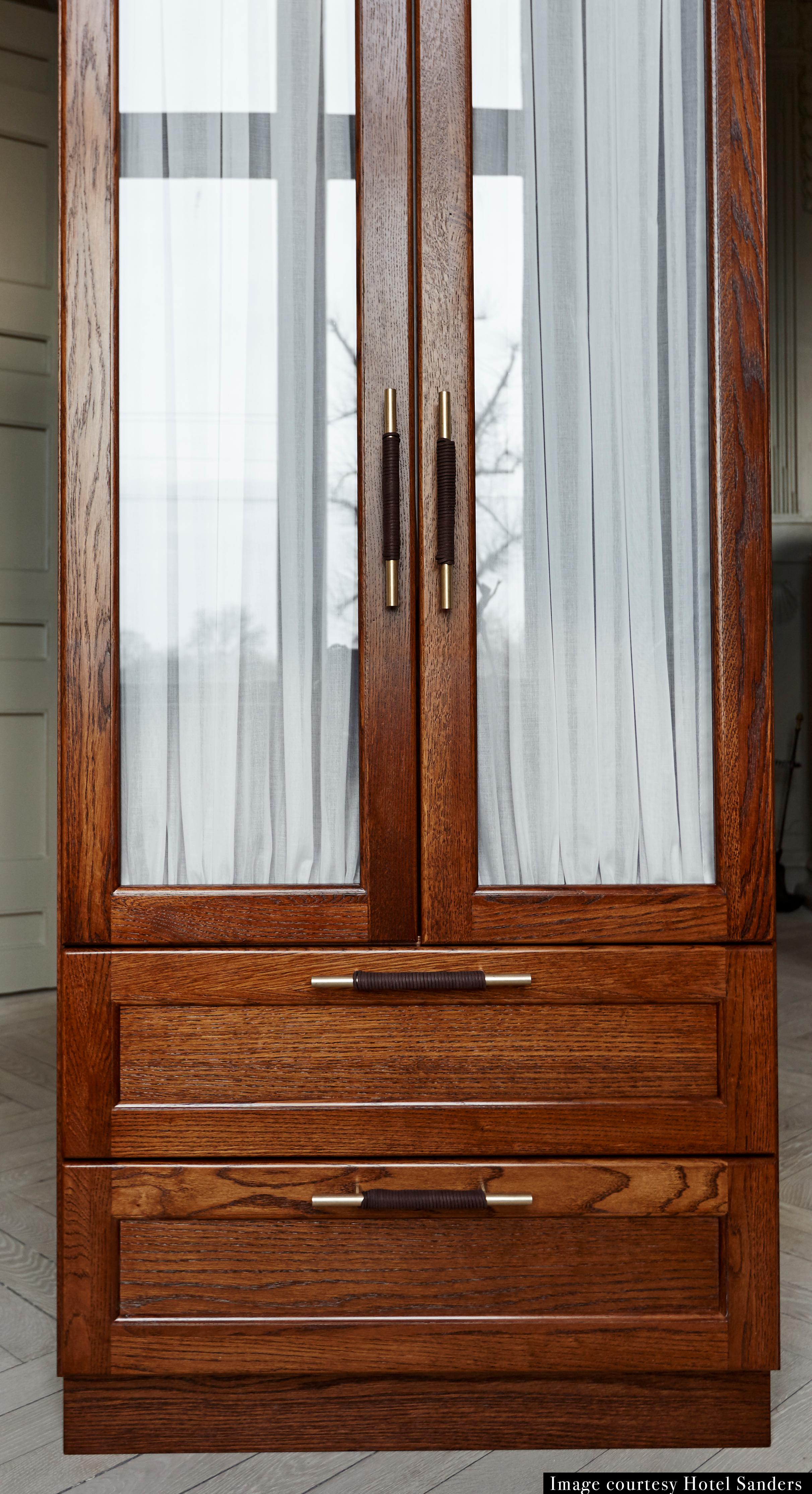 Sanders Wardrobe in Natural Oak, Brass and Leather — Medium In New Condition For Sale In London, England