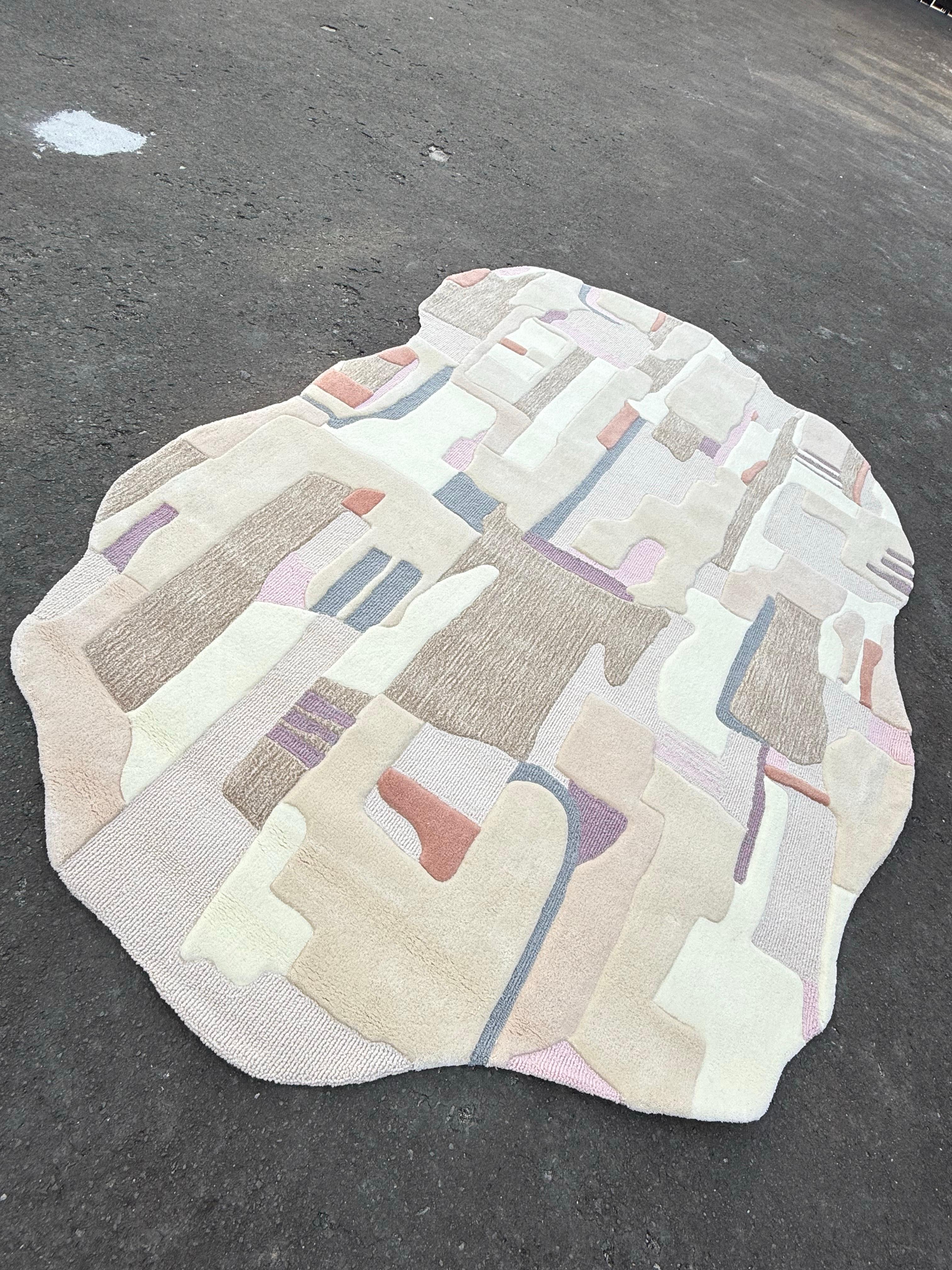 Alfombra abstracta tejida a mano Sandlines en tonos neutros y pastel by RAG home Siglo XXI y contemporáneo en venta