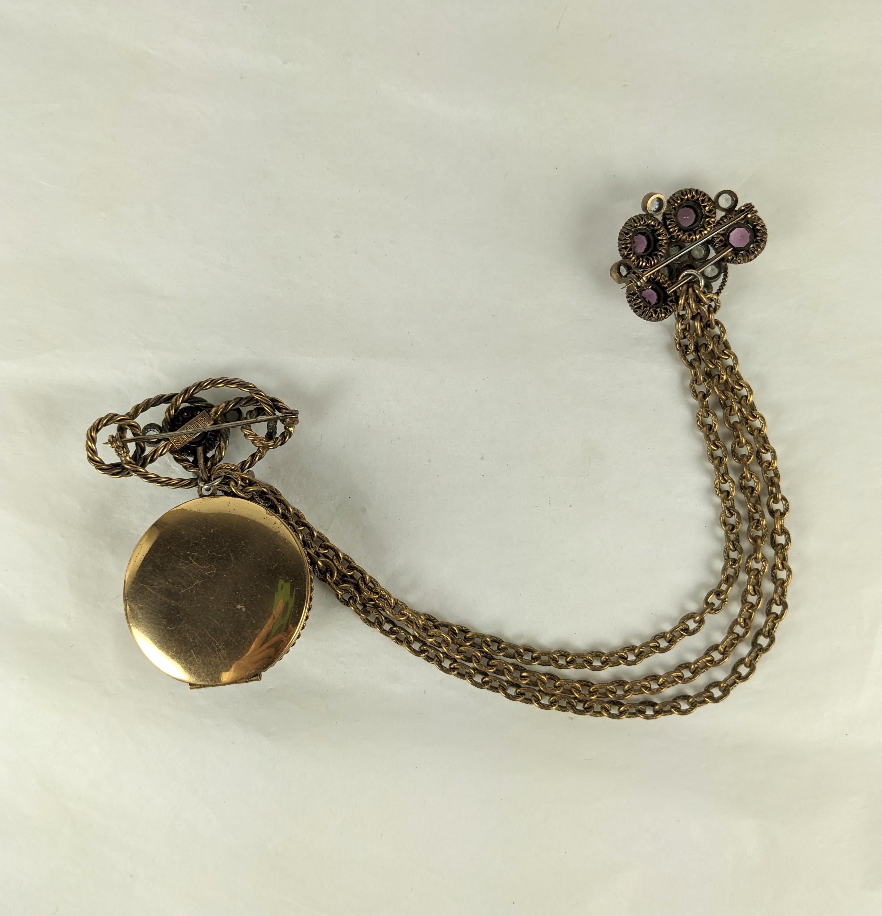 Sandor - Broche Chatelaine avec médaillon en bijou Excellent état - En vente à New York, NY