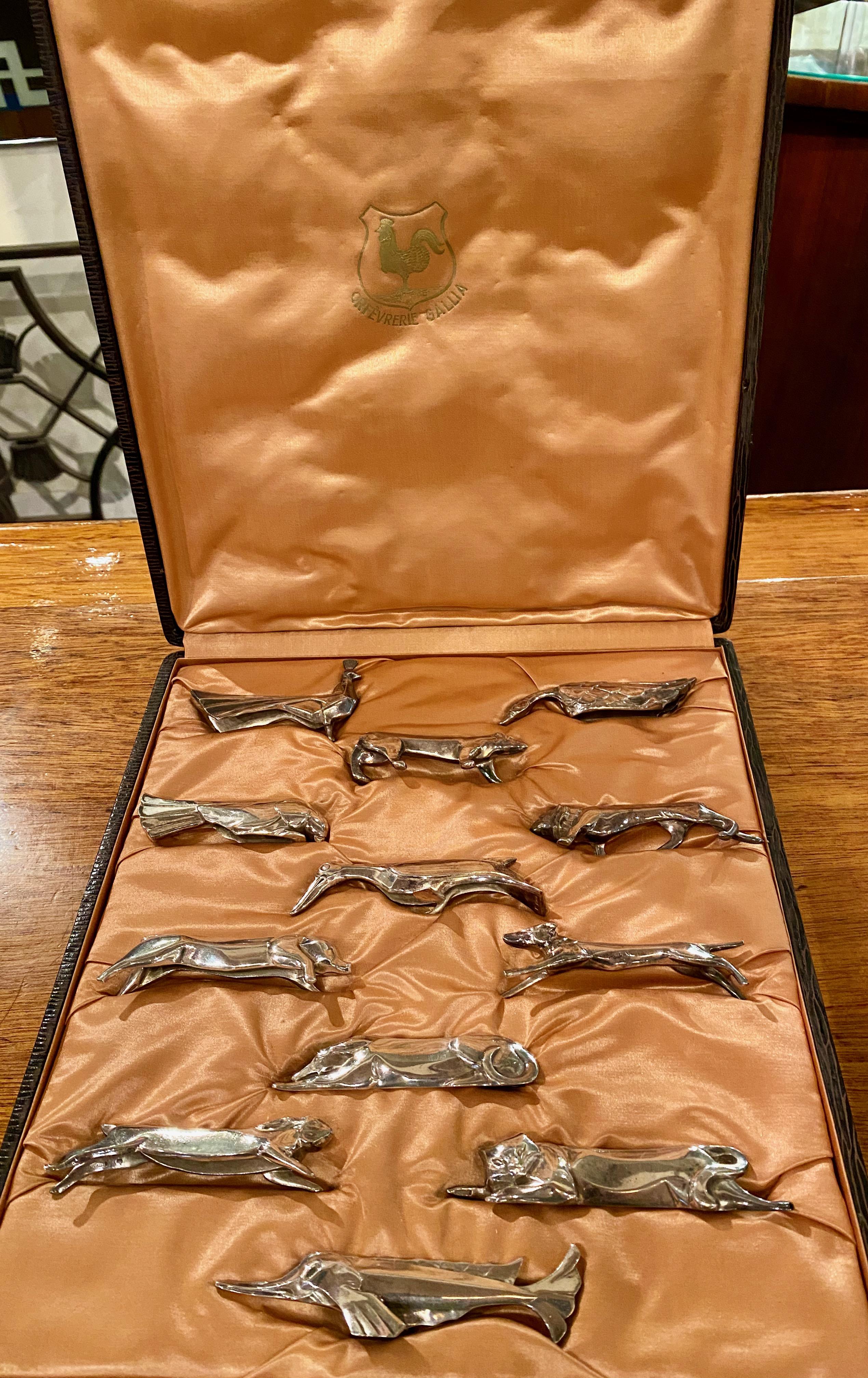 Sandoz animal silver knife rests with salt and pepper two boxed set rare for Christofle Galia

Silver plated knife rests, created by Marcel Eduoard Sandoz are individually cast with twelve different cubist animal forms, a complete boxed set! Never