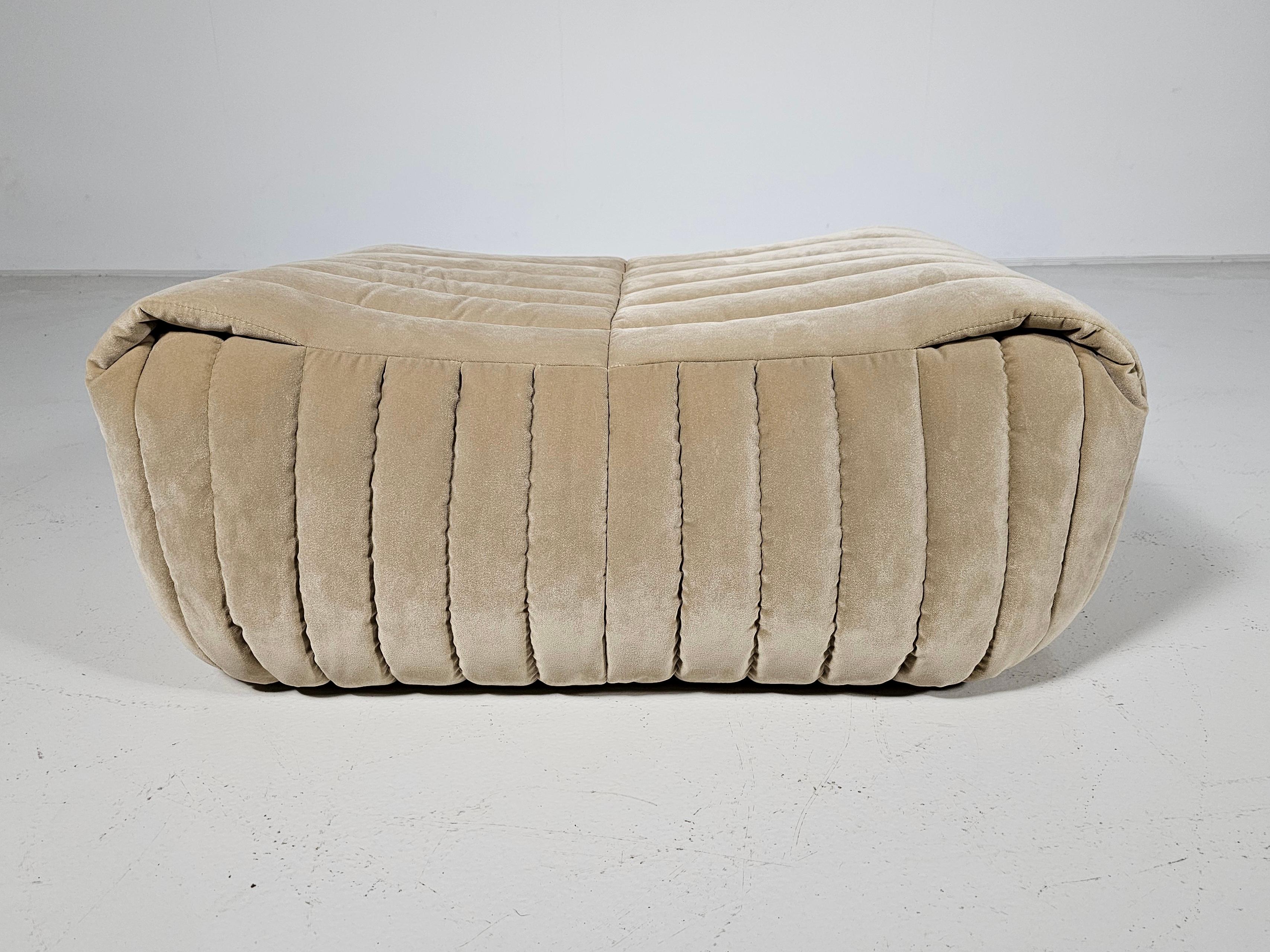 Sandra 3-seater Sofa in beige velvet, Annie Hiéronimus, Cinna Ligne Roset, 1970s 3