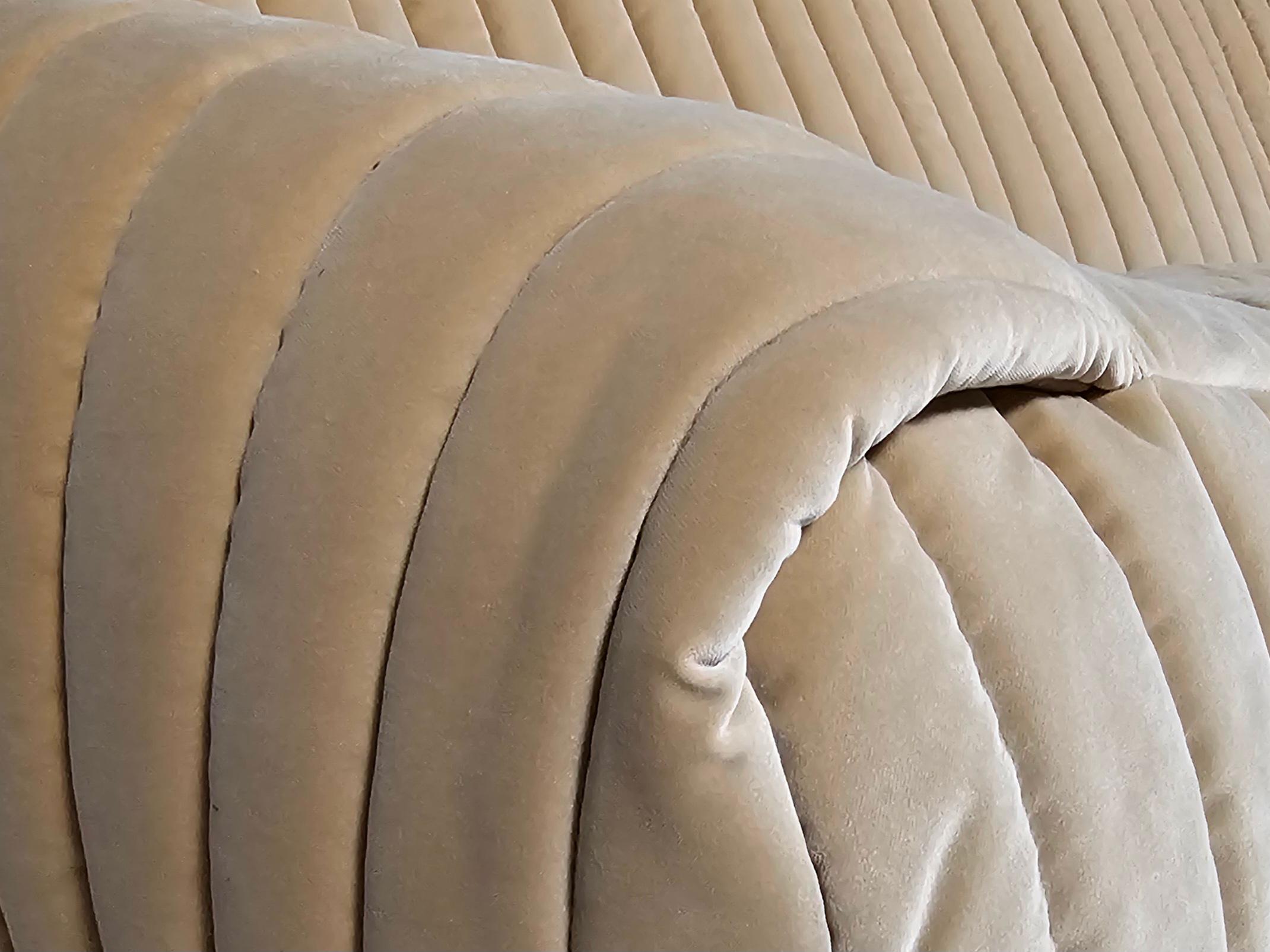 European Sandra 3-seater Sofa in beige velvet, Annie Hiéronimus, Cinna Ligne Roset, 1970s