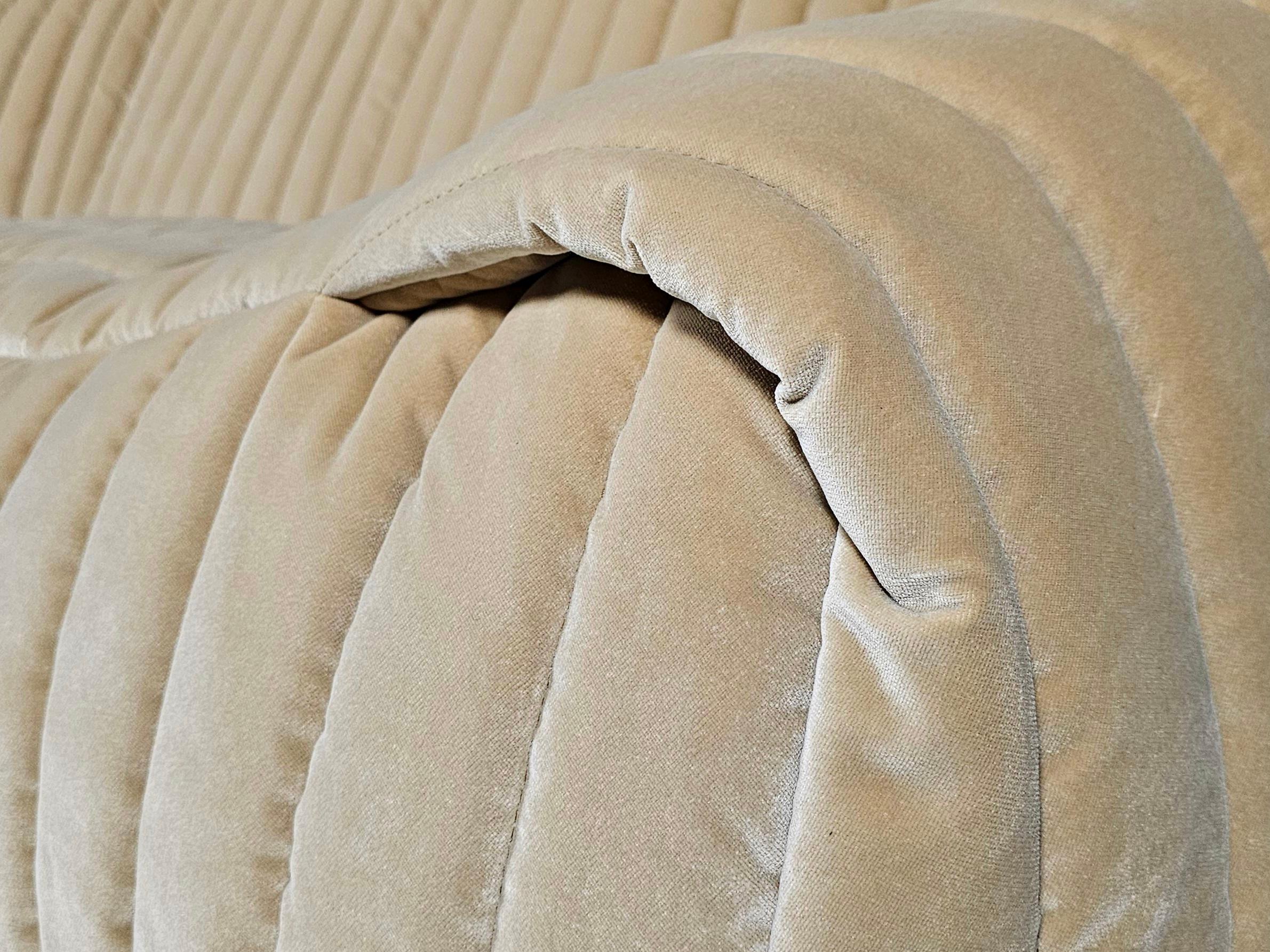 Sandra 3-seater Sofa in beige velvet, Annie Hiéronimus, Cinna Ligne Roset, 1970s In Good Condition In amstelveen, NL