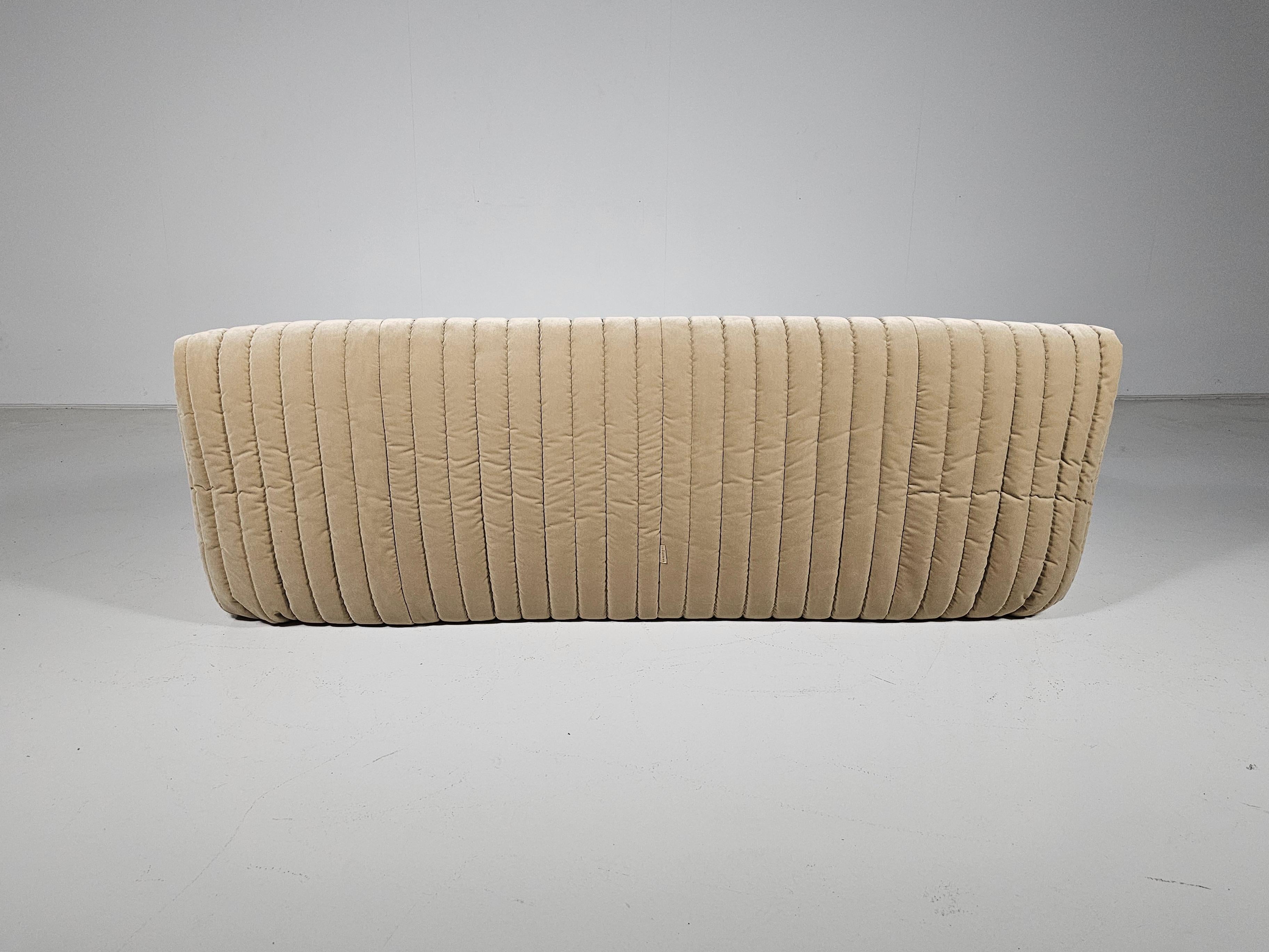 Late 20th Century Sandra 3-seater Sofa in beige velvet, Annie Hiéronimus, Cinna Ligne Roset, 1970s