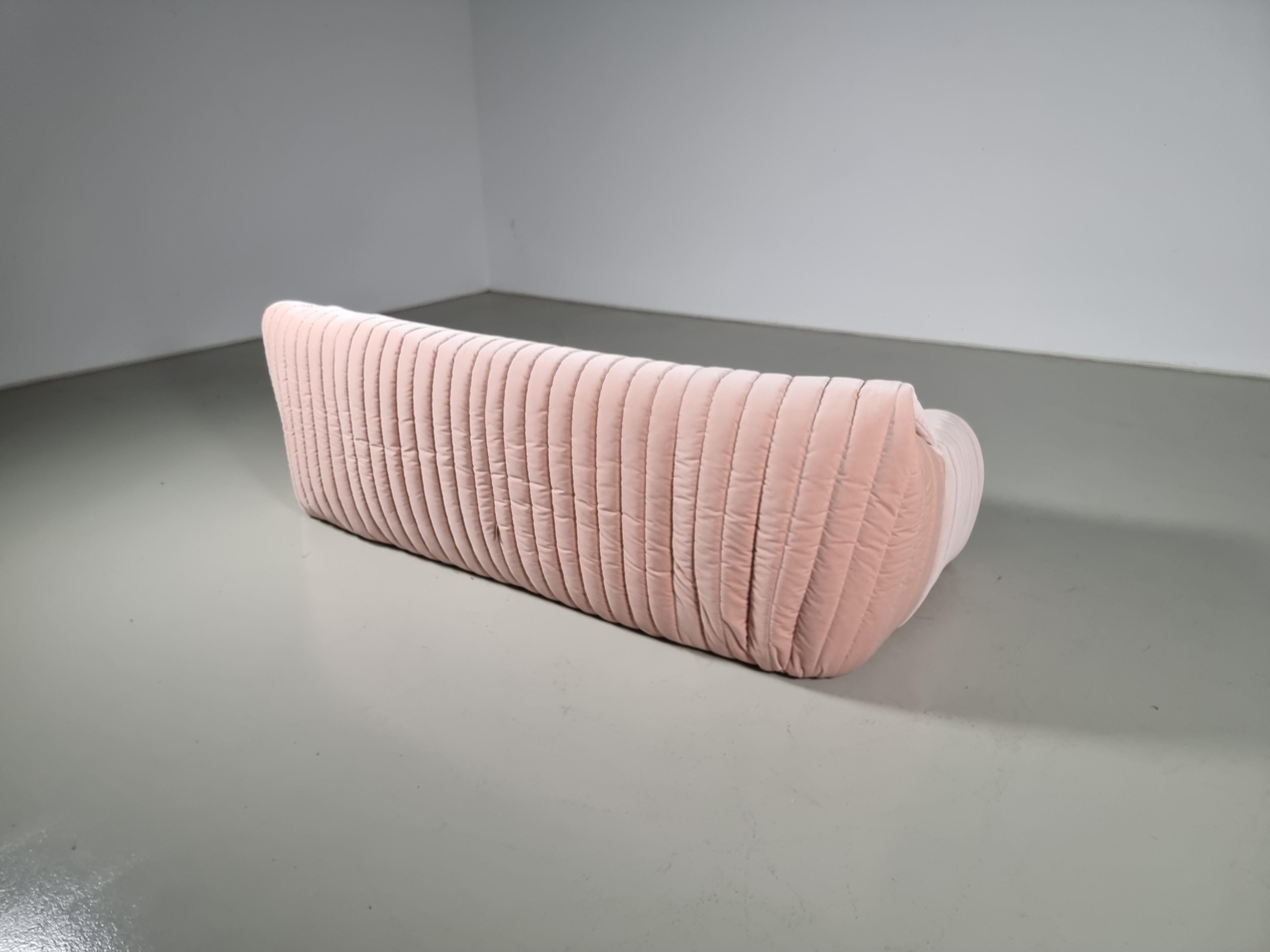 European Sandra 3-seater sofa in blush pink velvet, Annie Hiéronimus, Cinna Ligne Roset