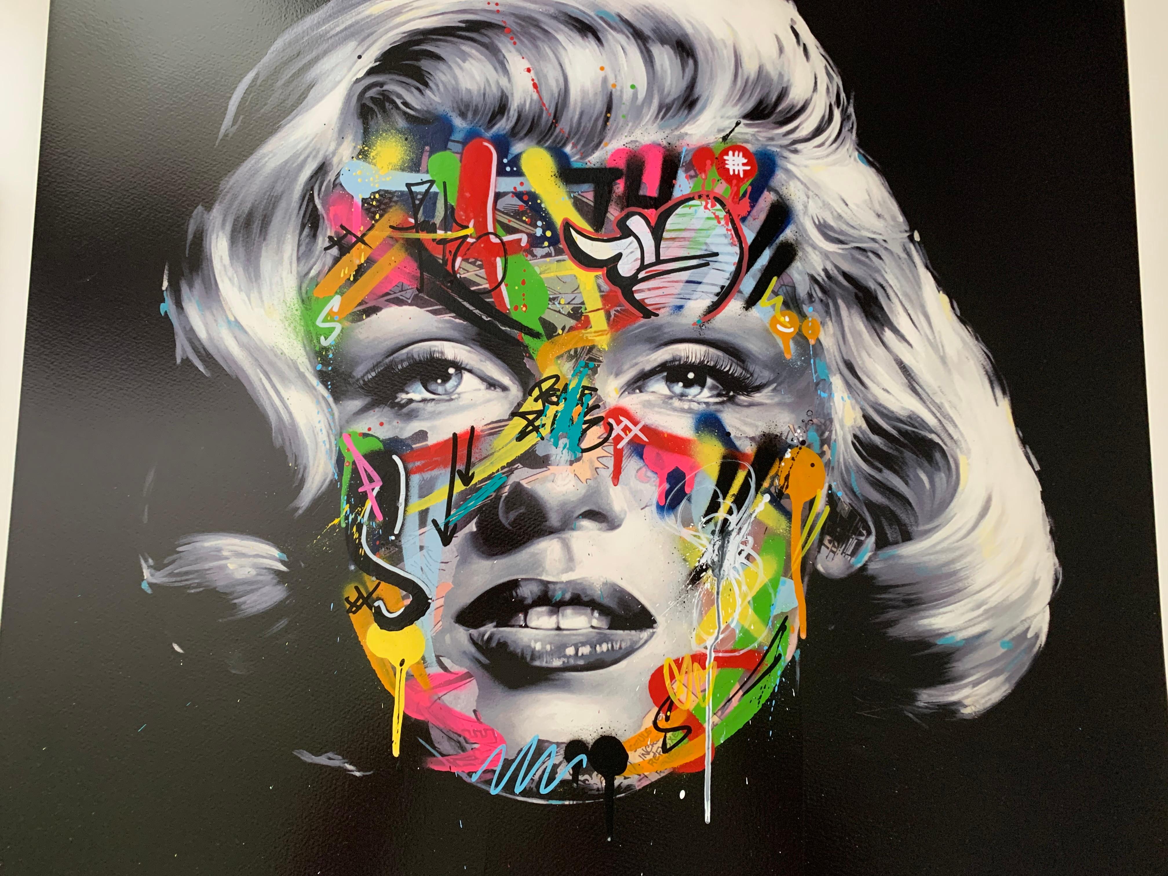 Sandra Chevrier Portrait Print – Marilyn Monroe Street Art Drucke verschönert mit Farbe Sprühfarbe von Martin Whatson