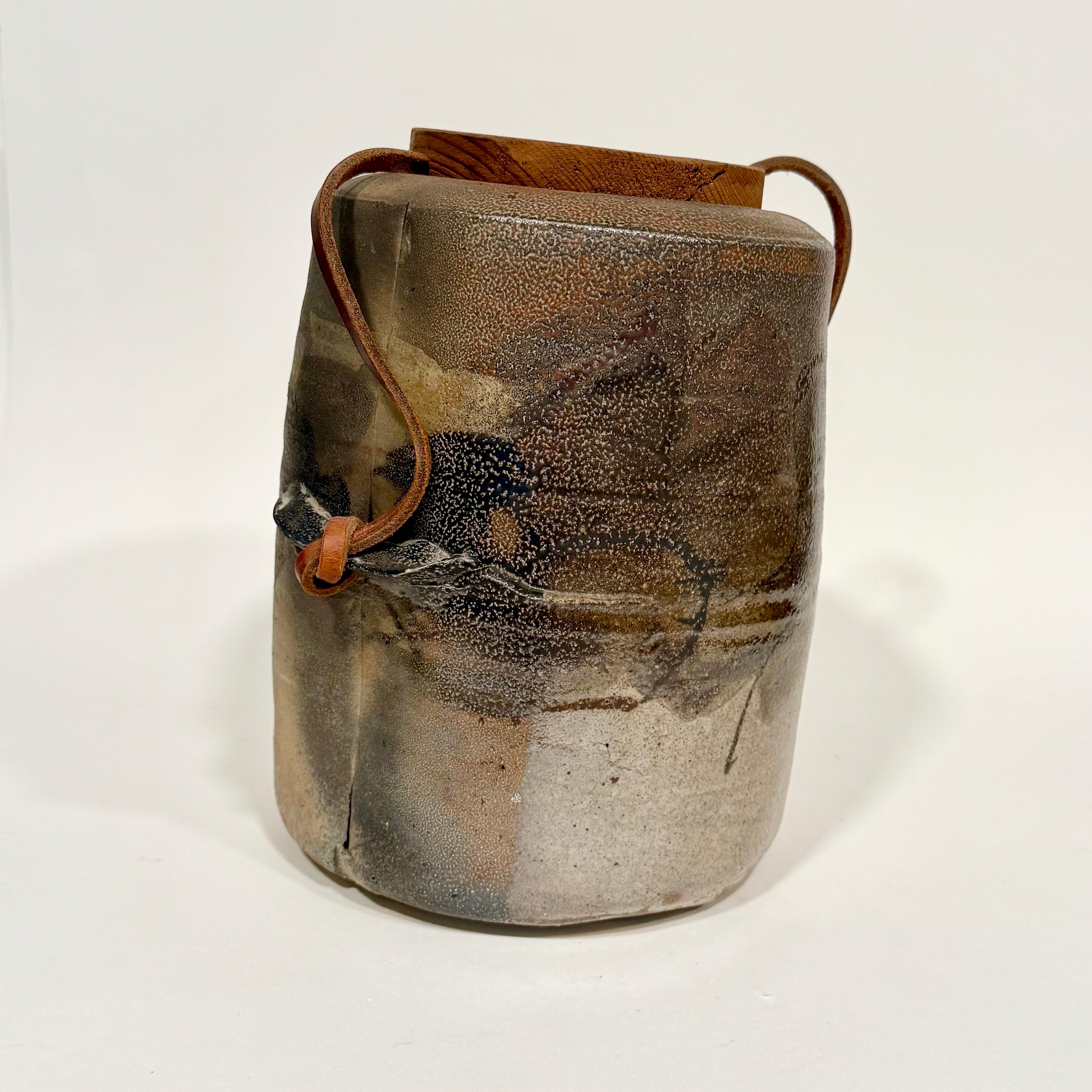 Sandra Johnstone Vasija abstracta con tapa nº 2 c1970s Moderno en venta