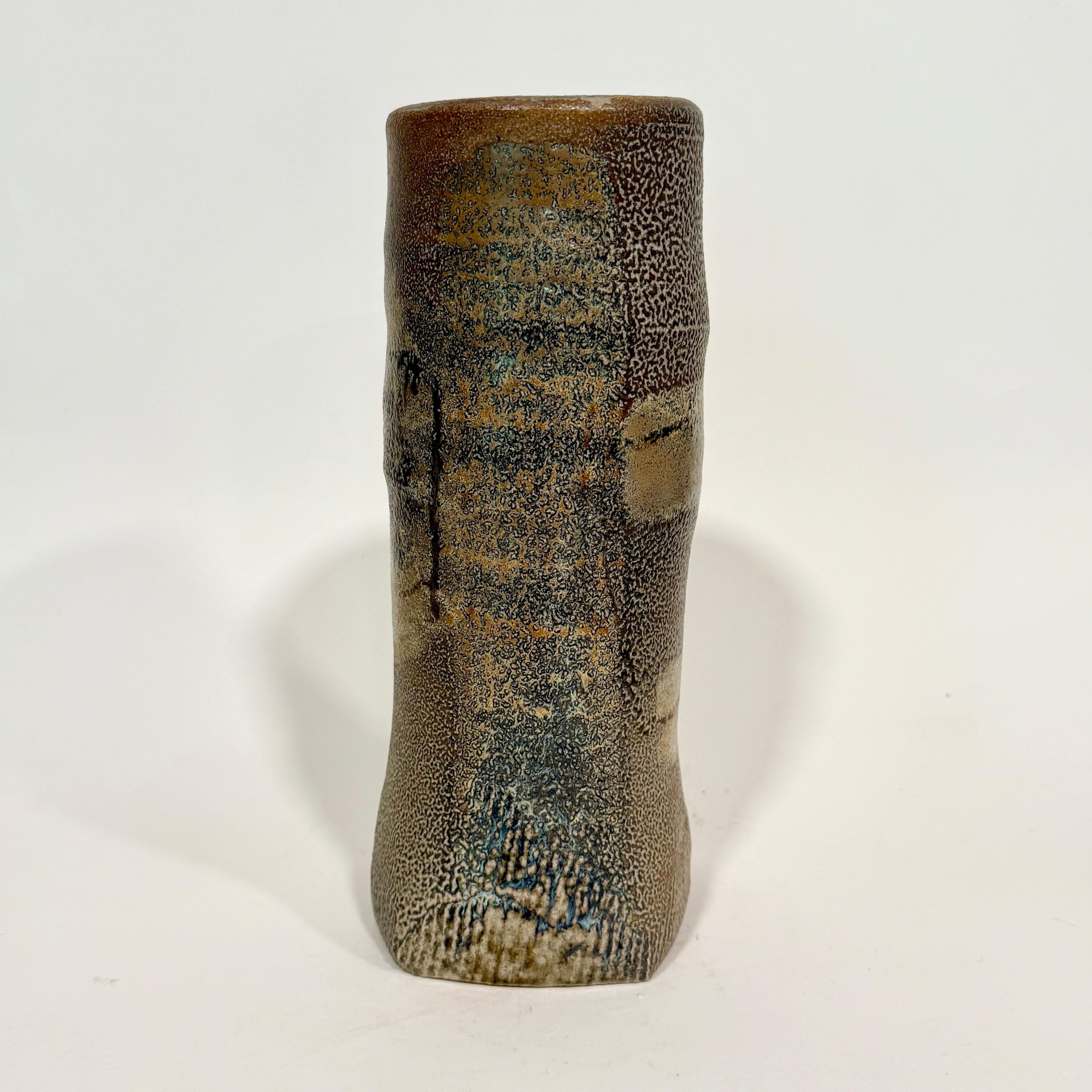 Moderne Sandra Johnstone Vase à pile abstraite au feu de sel 1970 Californie en vente
