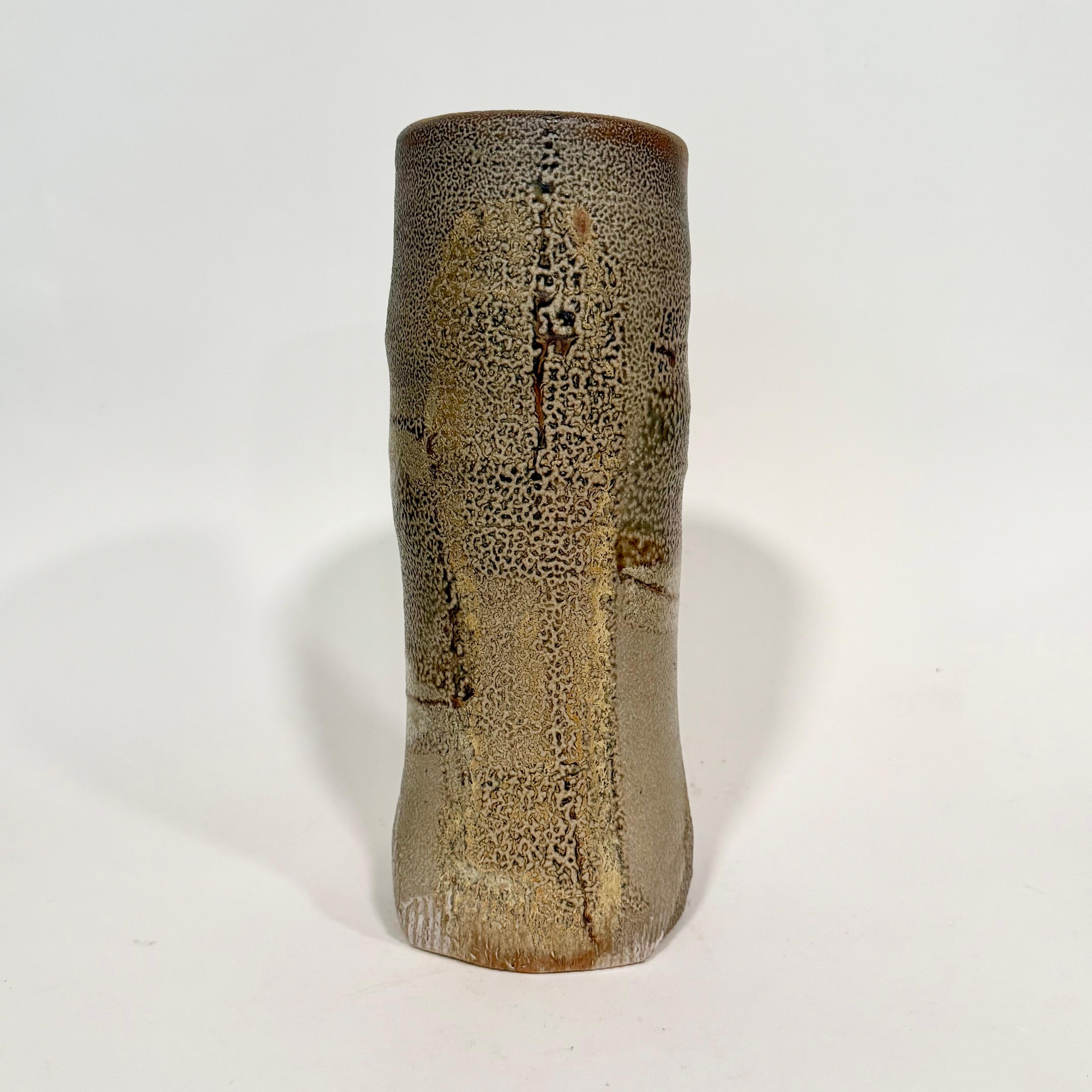 Sandra Johnstone Vase à pile abstraite au feu de sel 1970 Californie Bon état - En vente à Oakland, CA