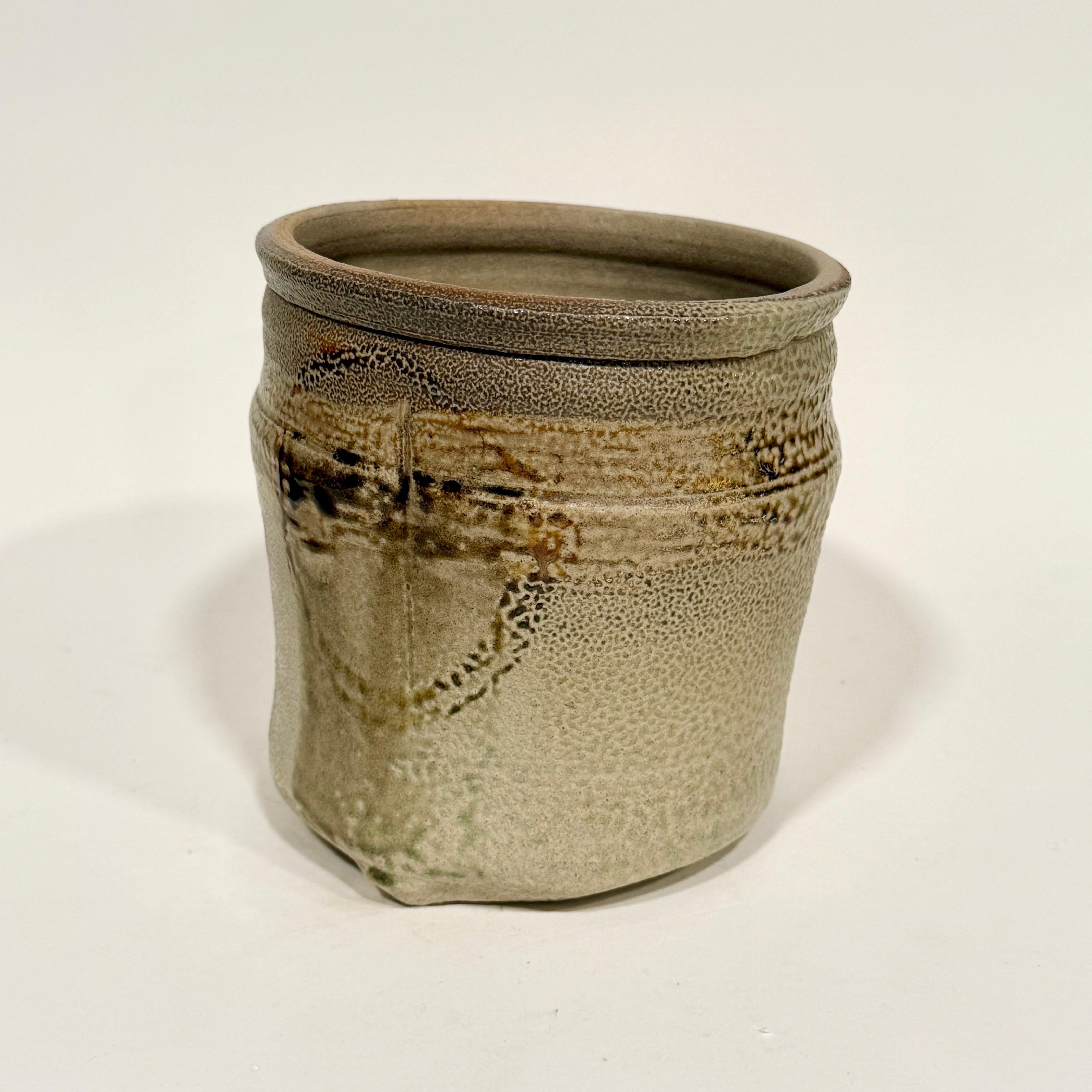 Sandra Johnstone Salt-Fired Altered Small Planter c1970s #3 (Moderne) im Angebot