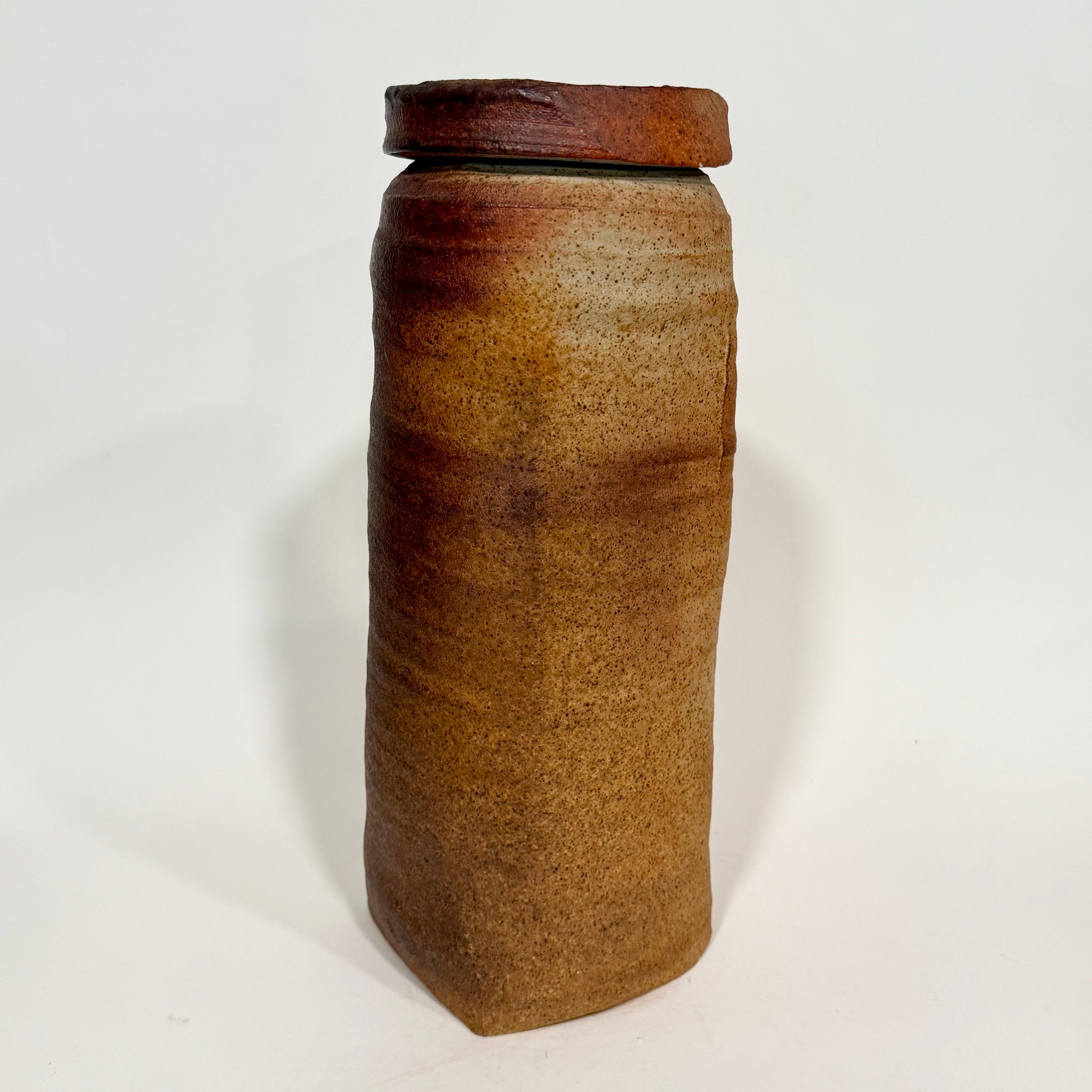 Sandra Johnstone Tall Lidded Wood-Fired Vessel c1960s California In Good Condition For Sale In Oakland, CA