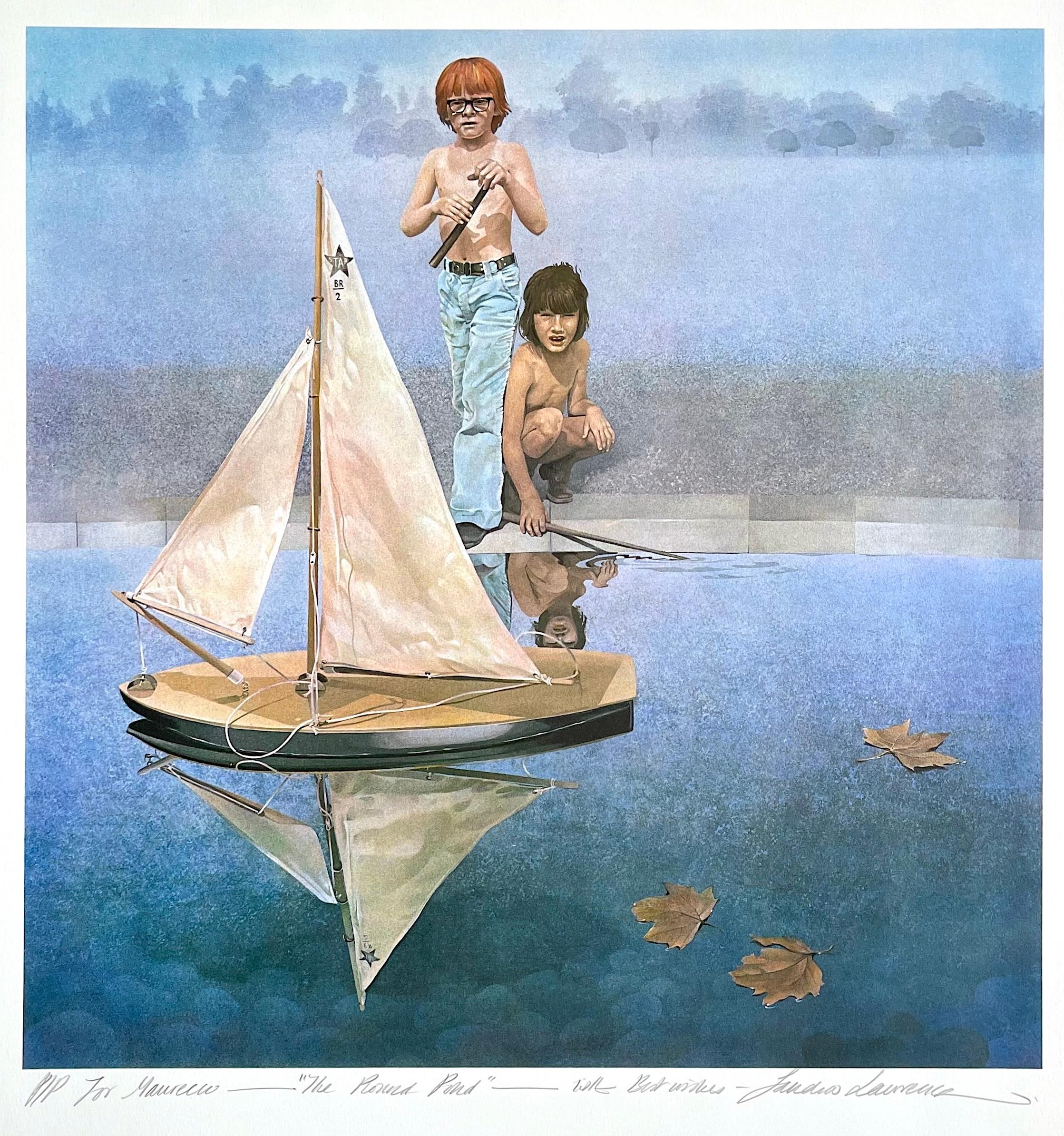 Portrait Print Sandra Lawrence - Lithographie signée THE ROUND POND, garçons avec un modèle de voilier, étang d
été