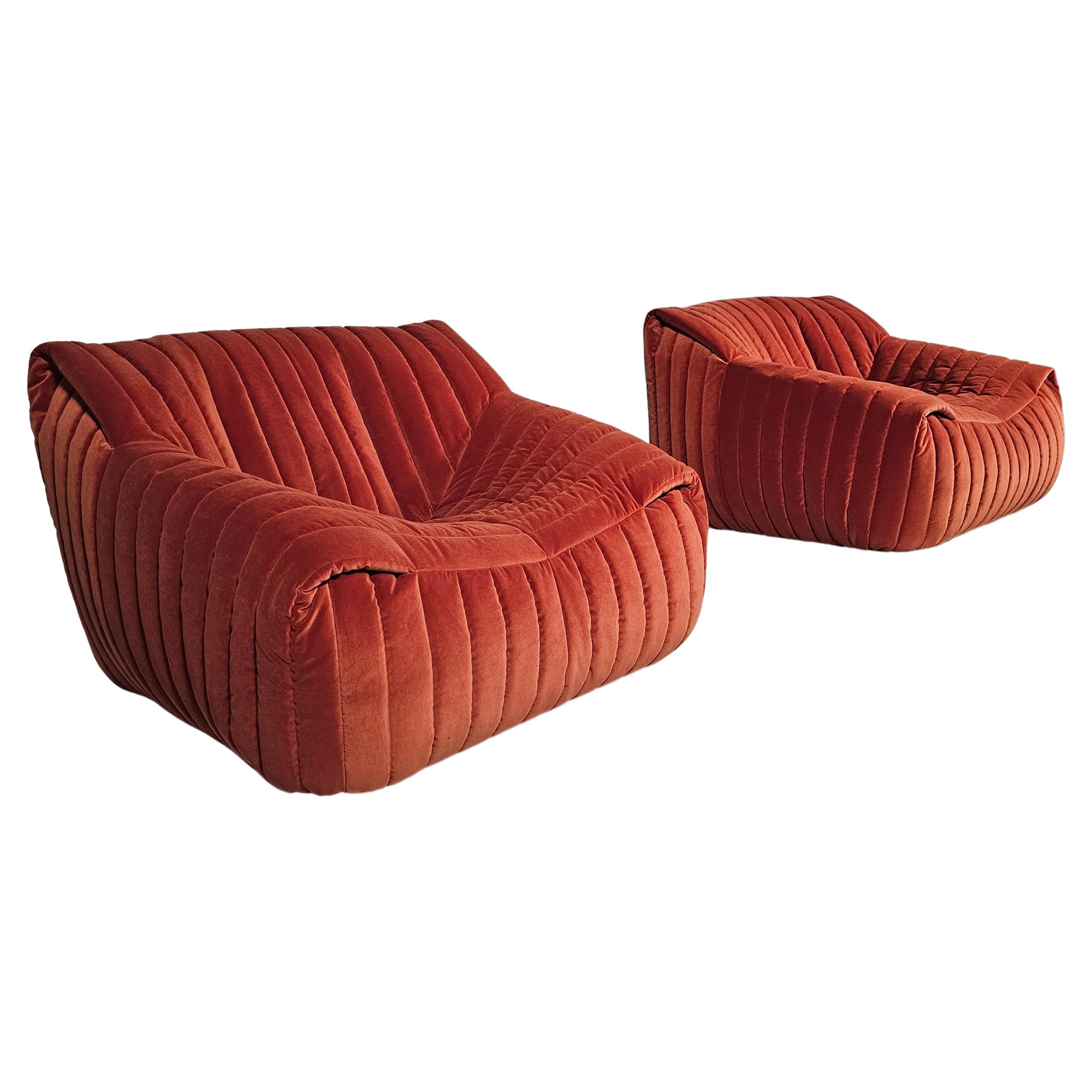 Set of 2 Sandra Lounge chairs,  Annie Hiéronimus,  Cinna, Ligne Roset, France.

The Sandra chair was designed by Annie Hiéronimus for Cinna after she joined the Roset Bureau d'Etudes in 1976.

Constructed fully from foam, the chair has a solid form.