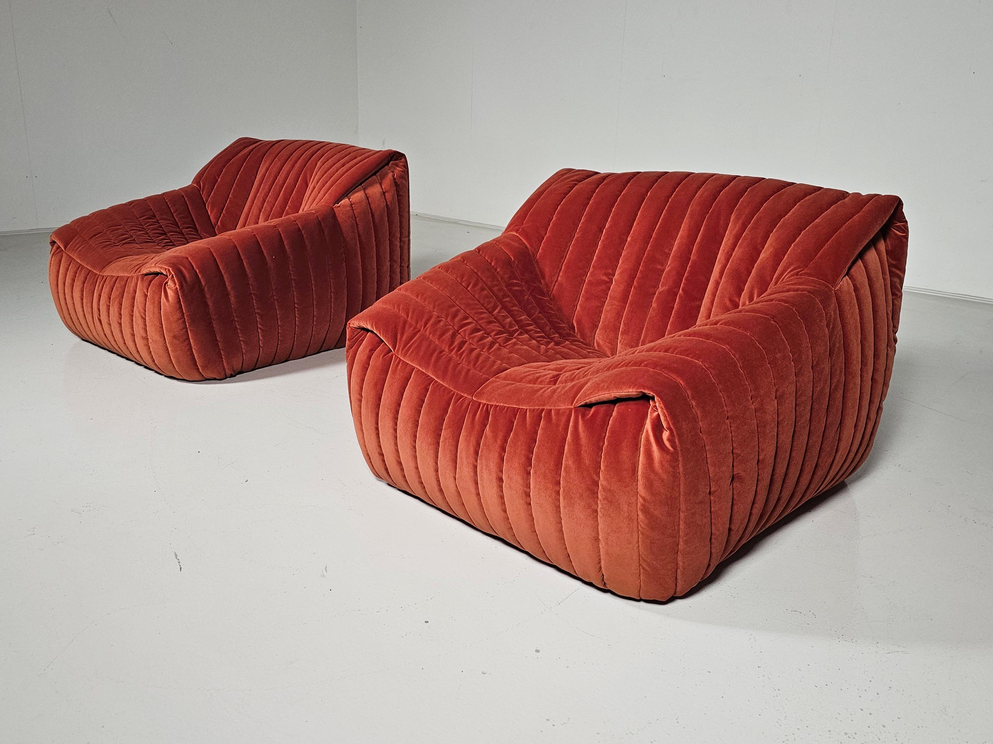 annie hieronimus sofa