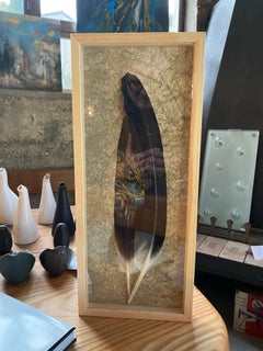 Sandra Melin Rapace Acrílico sobre pluma de pavo negra 2024