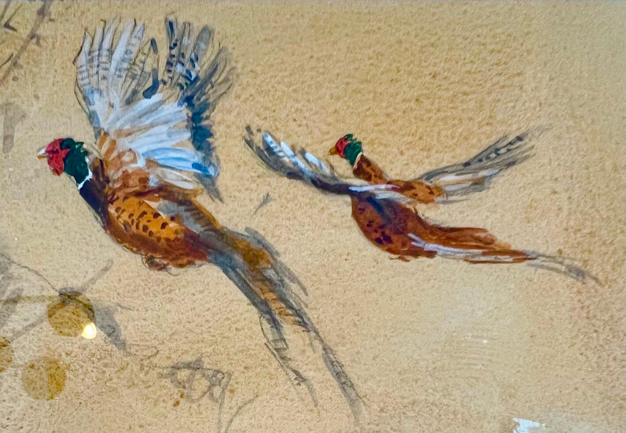 La charmante vignette de Sandra Oppegard, artiste sportive de renom, représentant un épagneul breton pointant du doigt des faisans en vol, capture l'essence même de la chasse aux oiseaux.   Dans cette captivante vignette de chasse, un majestueux